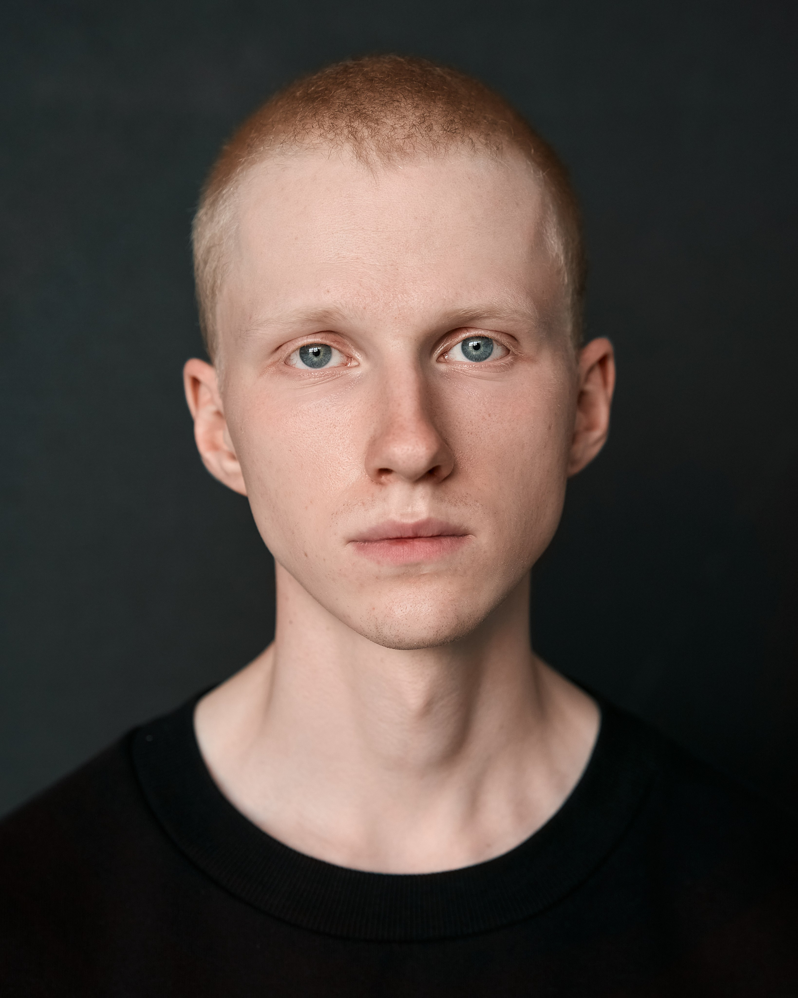 Актерское портфолио с естественным светом Денис Хохрин