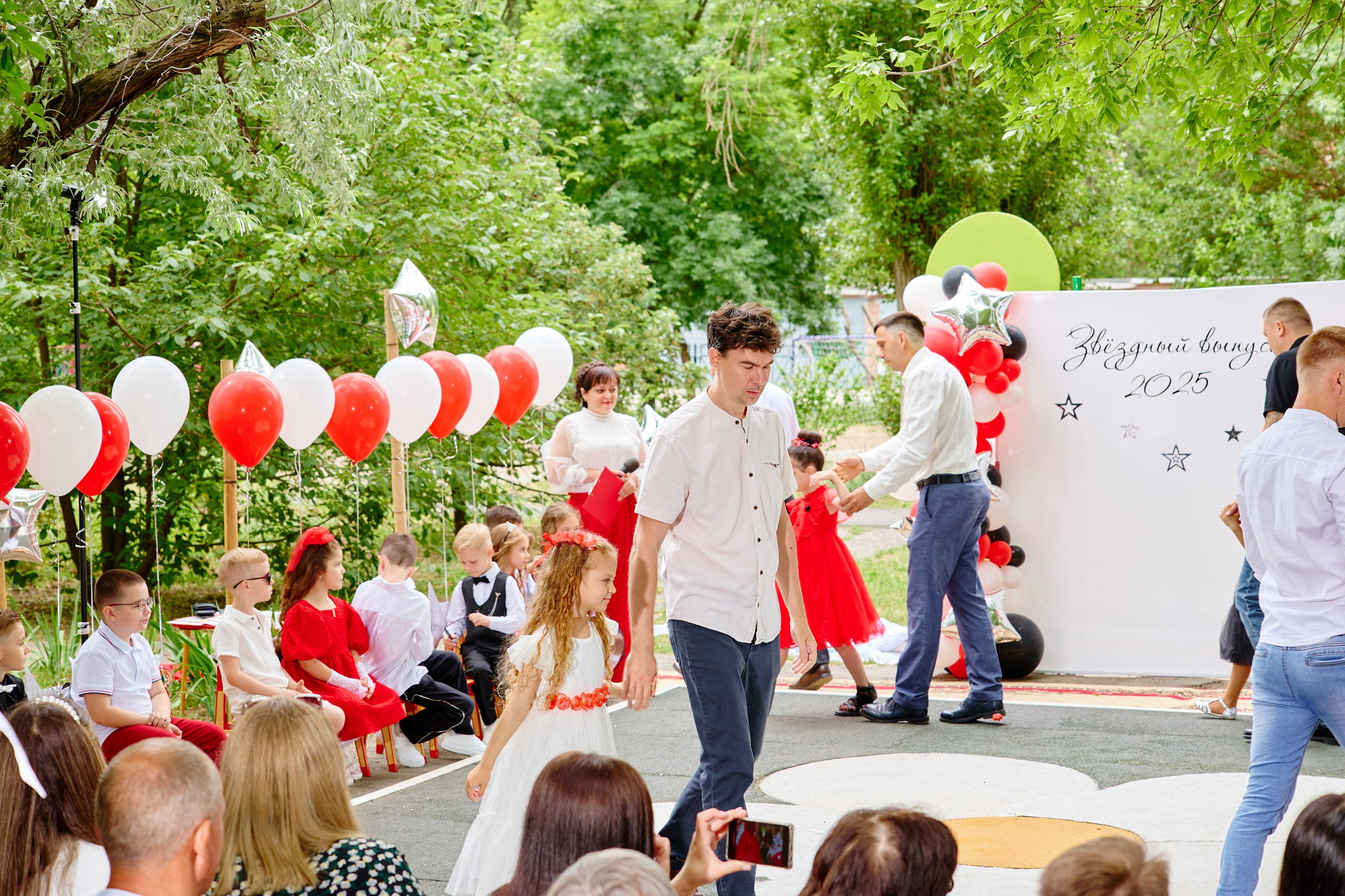 Выпускной 45 сад. Фотограф Выпускные альбомы Таганрог Сергей Коробченко