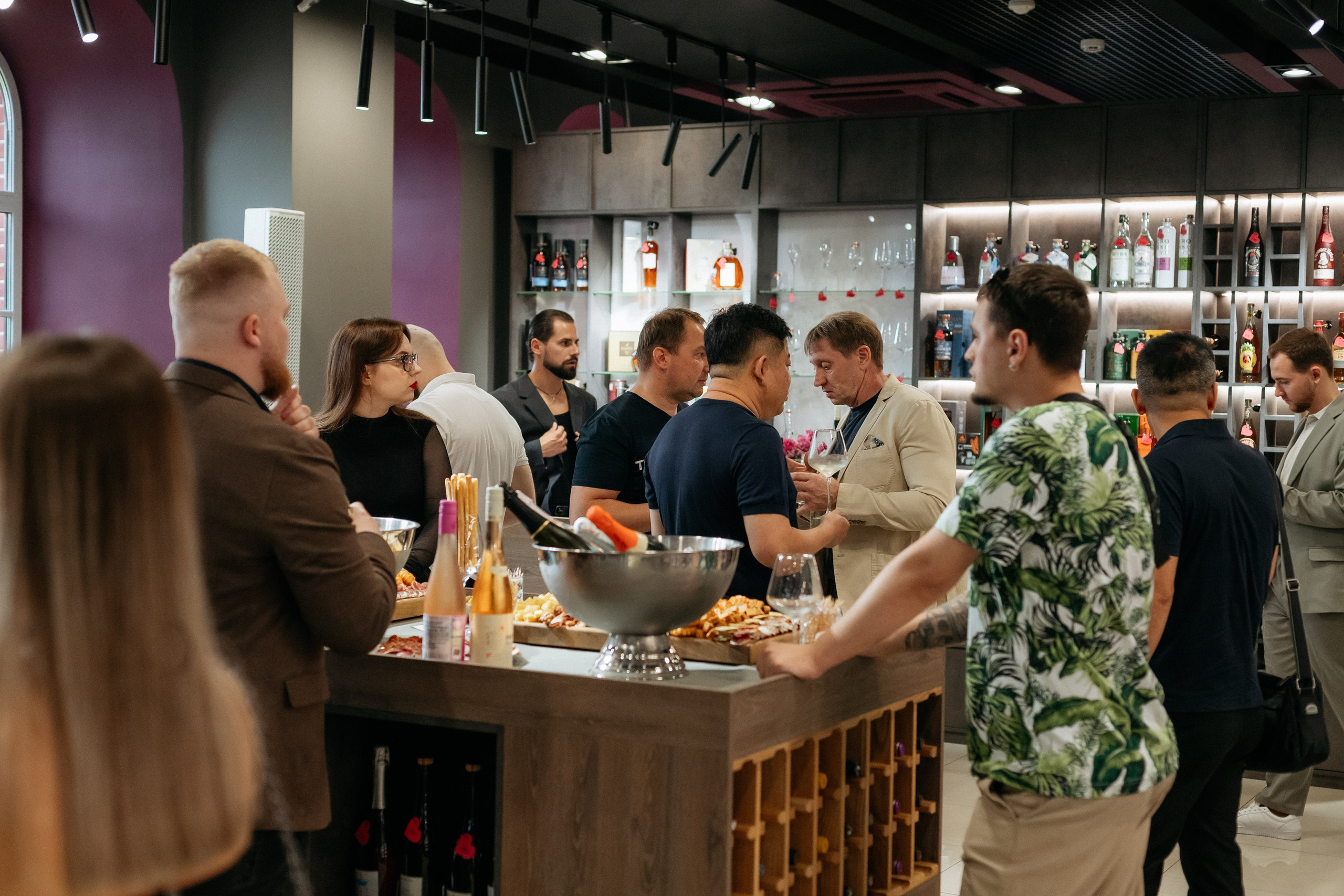 BY SIMPLE ВИНОТЕКА — ОТКРЫТИЕ. СВОИ. ФОТООТЧЕТЫ-СОБЫТИЯ-МЕСТА