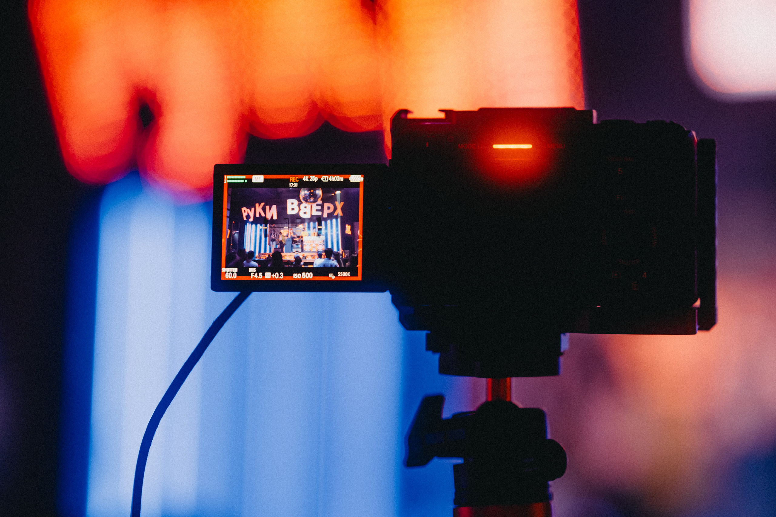 Концерт учеников вокальной школы «Сигнон» в баре «Руки Вверх»