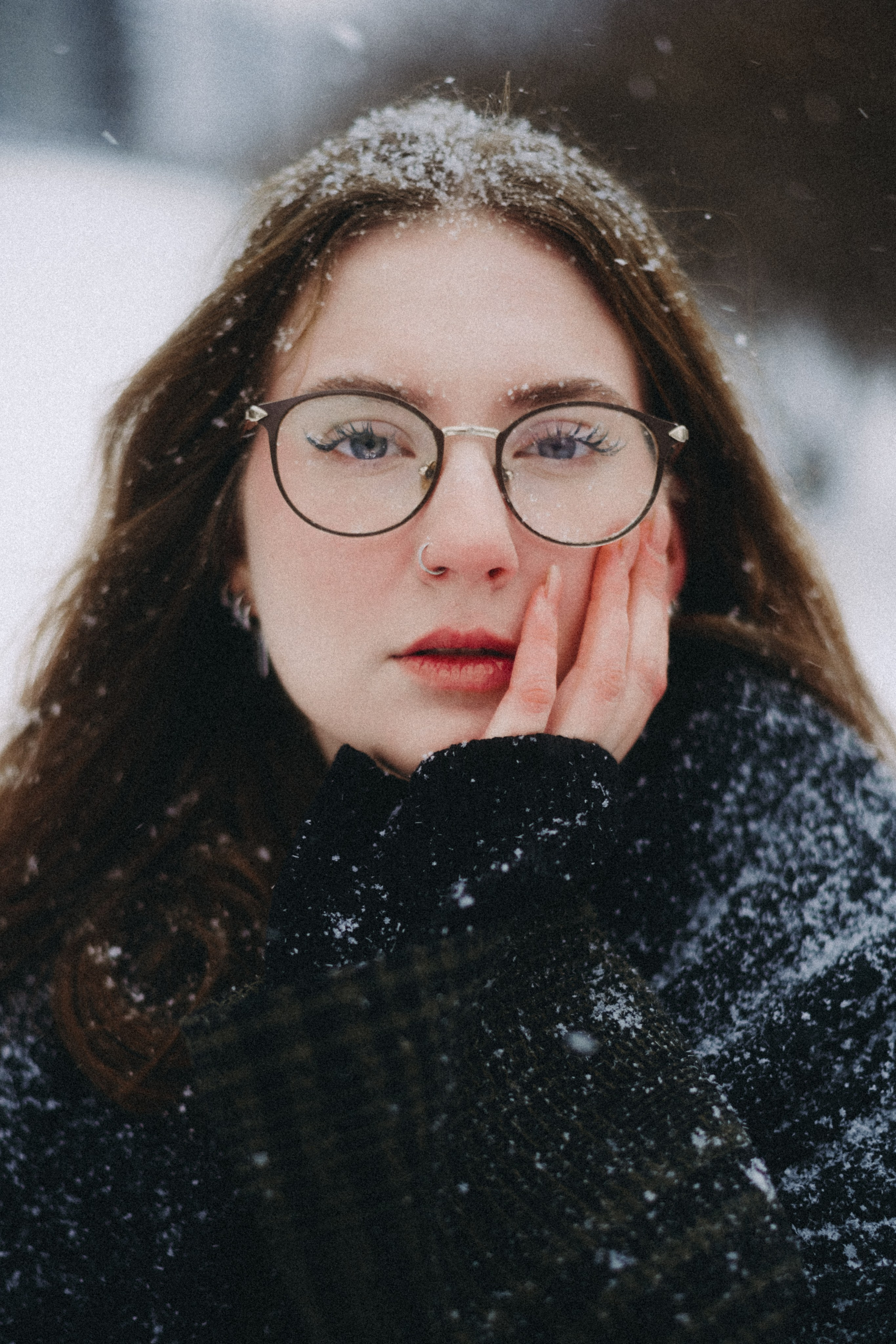 Женский портрет в снегопад