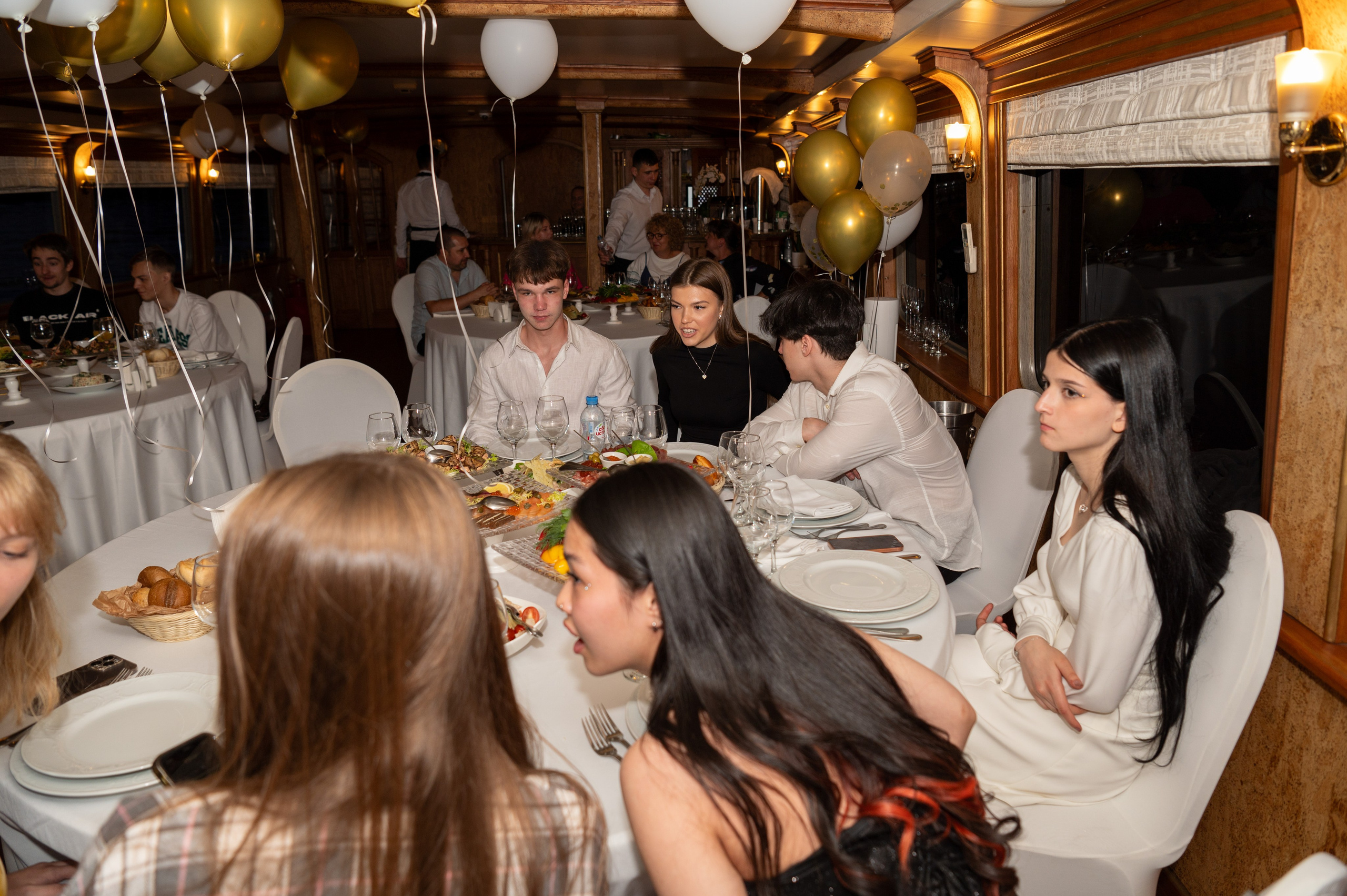 Выпускной вечер 11 класс на теплоходе. Детский и семейный фотограф г. Москва Оксана Катаджи