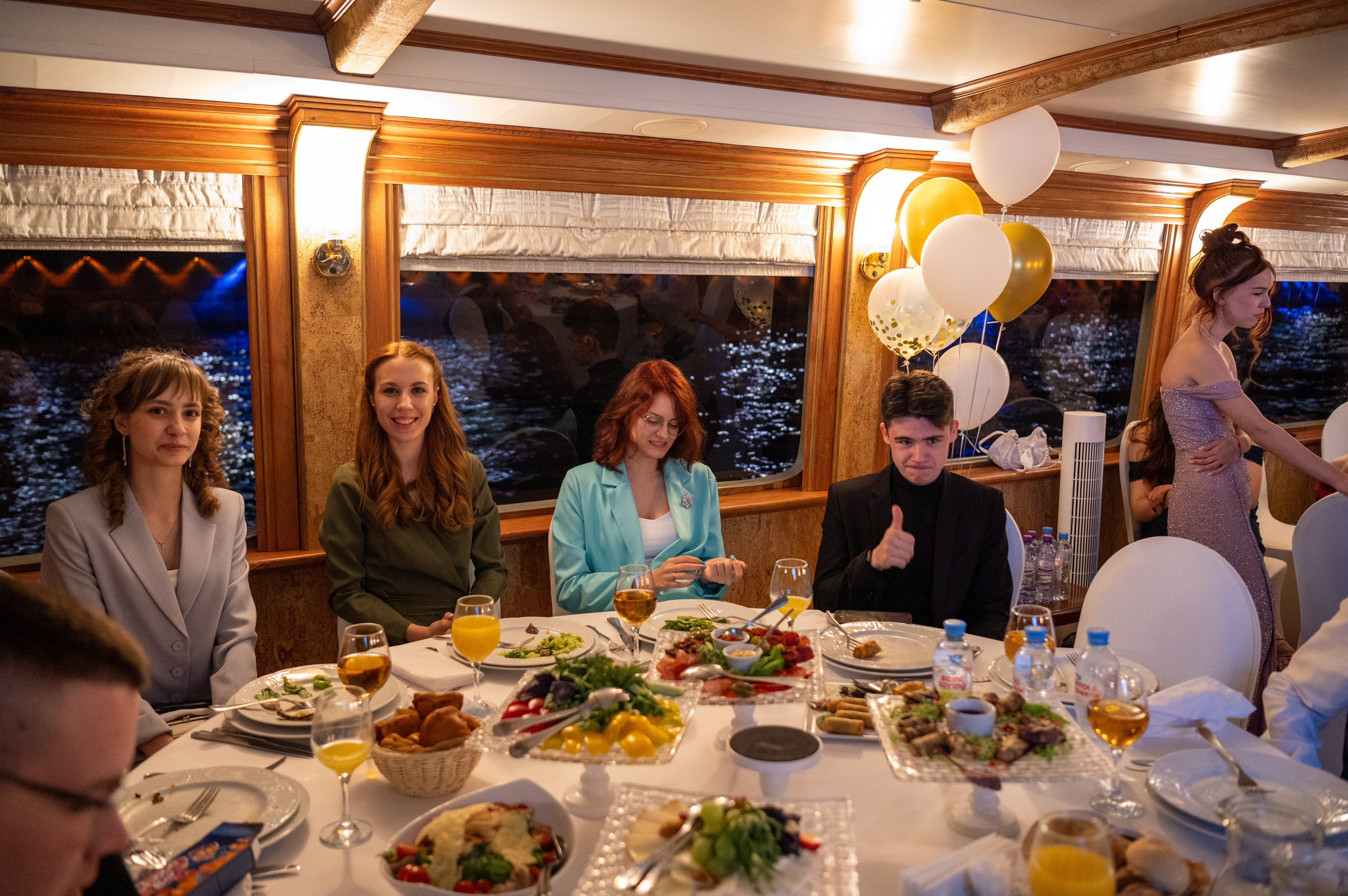 Выпускной вечер 11 класс на теплоходе. Детский и семейный фотограф г. Москва Оксана Катаджи