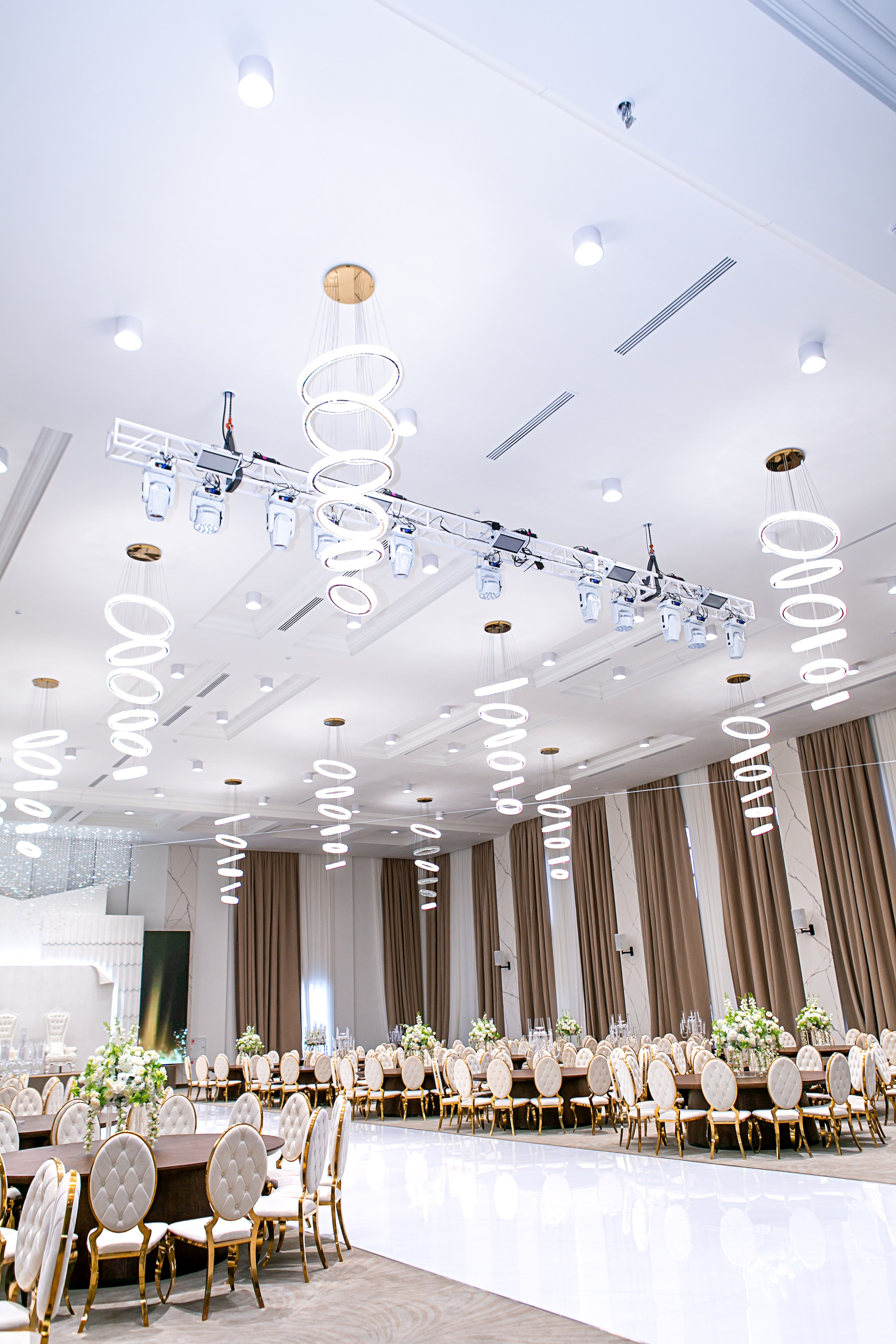 Банкетный зал Grand Holl. Контент фотограф, съемка для маркетплейсов, фуд съемка и репортажи в Новосибирске Ралия Галеева