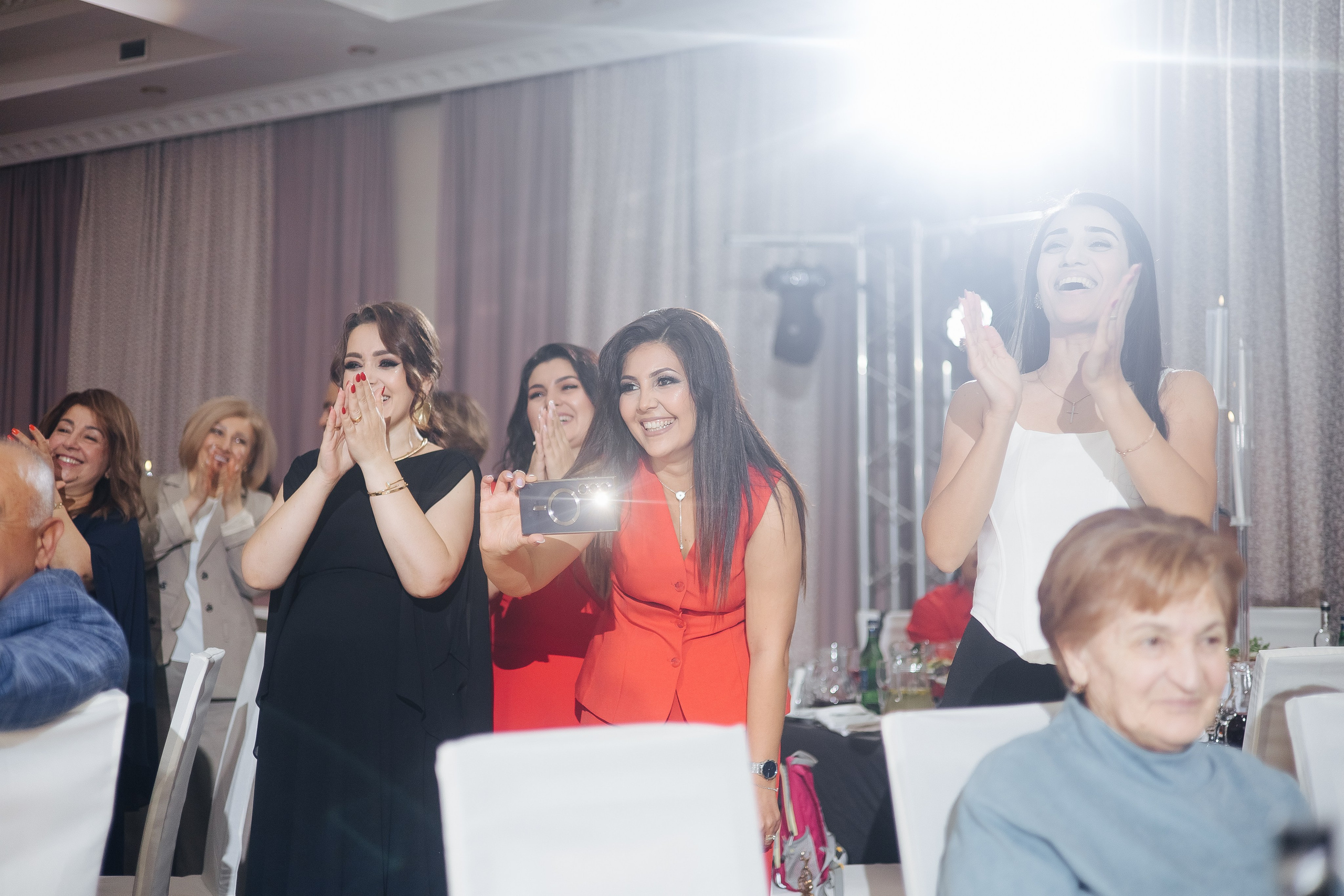 Ани и Назели. 35&5 День рождения, «Янтарь». Фотограф в Красноярске Надежда Воскресенская