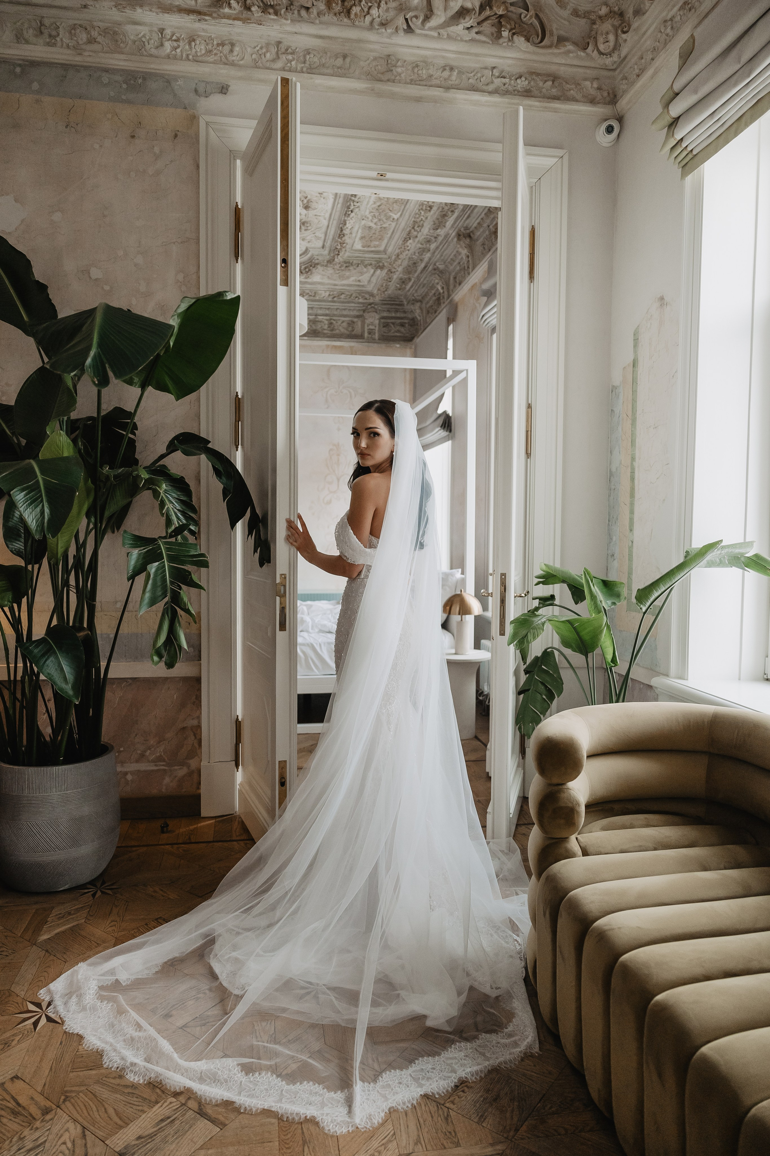 свадебная фотосессия в отеле Twelve Reasons в Москве