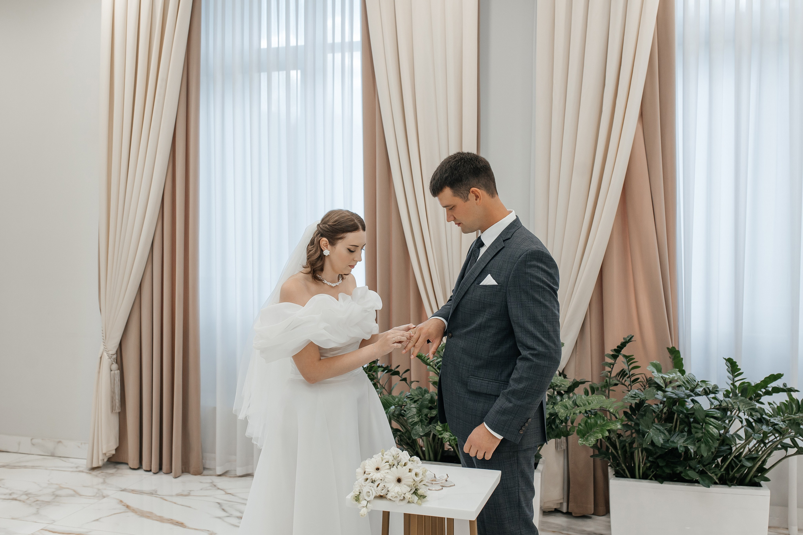 Регистрация брака в шипиловском дворце бракосочетания. Свадебный фотограф в Москве Дарья Олендарёва