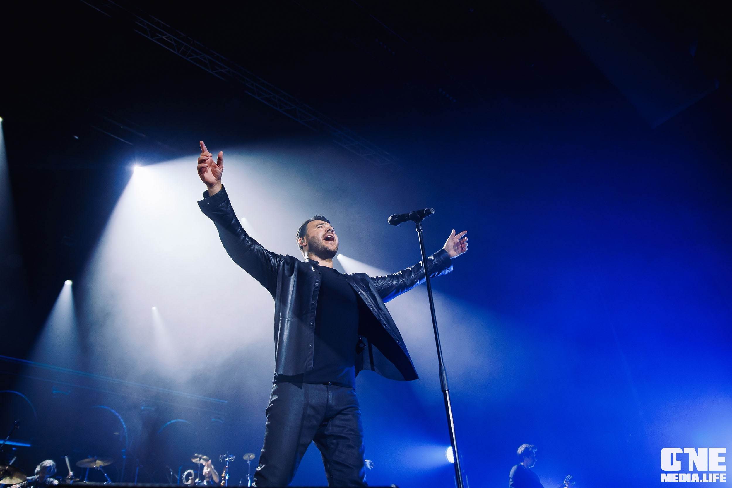 Фоторепортаж с концерта Эмина в Янтарь Холле. One Media Life: фоторепортажи, фотоотчеты с мероприятий и заведений