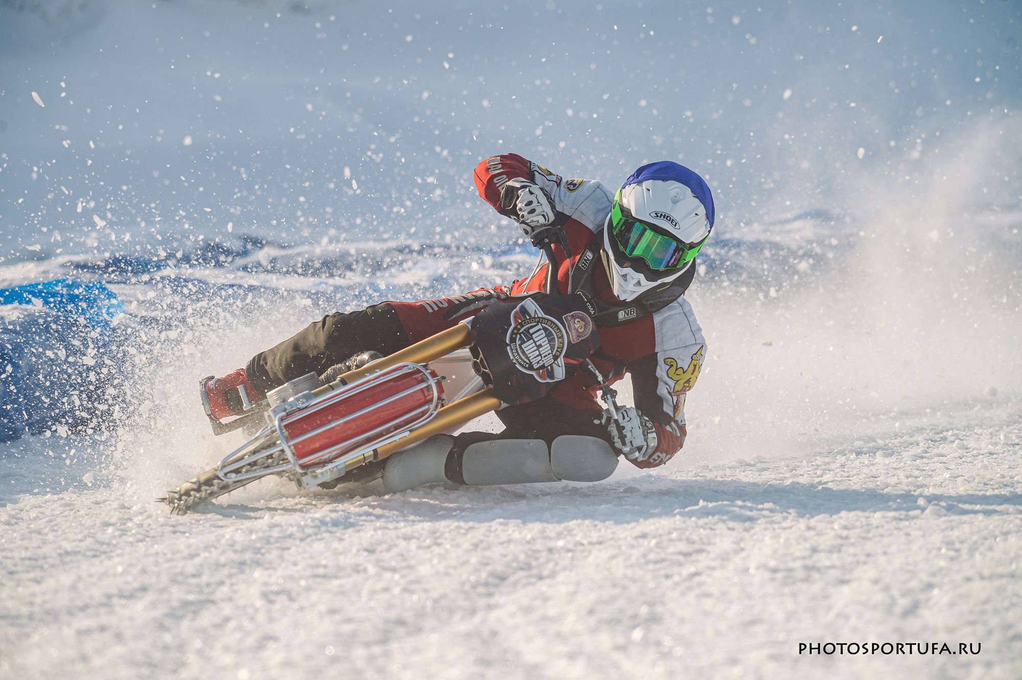 Мотогонку на льду. Спортивный фотограф в Уфе Евгений Буров