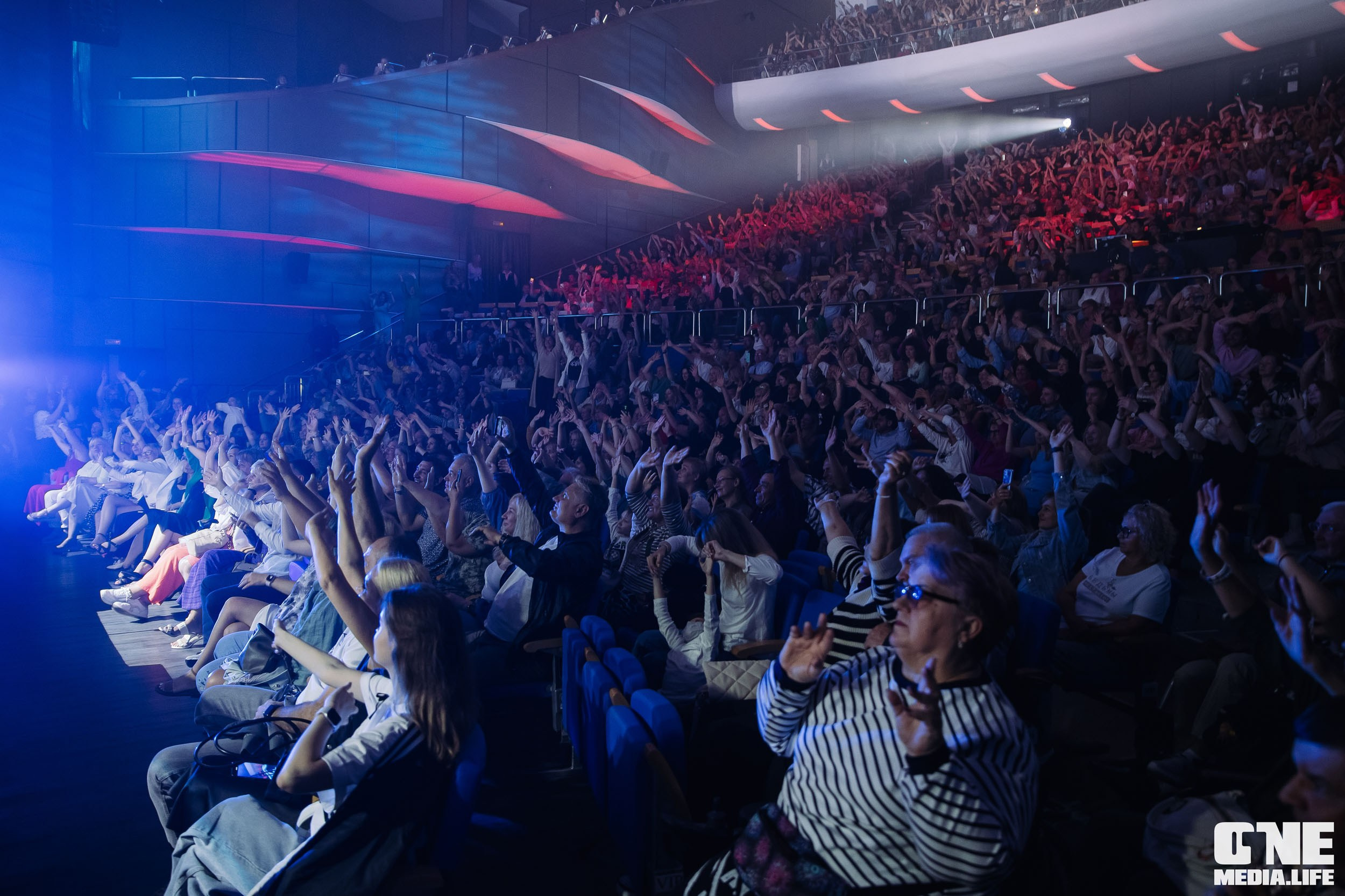 Фоторепортаж с концерта Эмина в Янтарь Холле. One Media Life: фоторепортажи, фотоотчеты с мероприятий и заведений