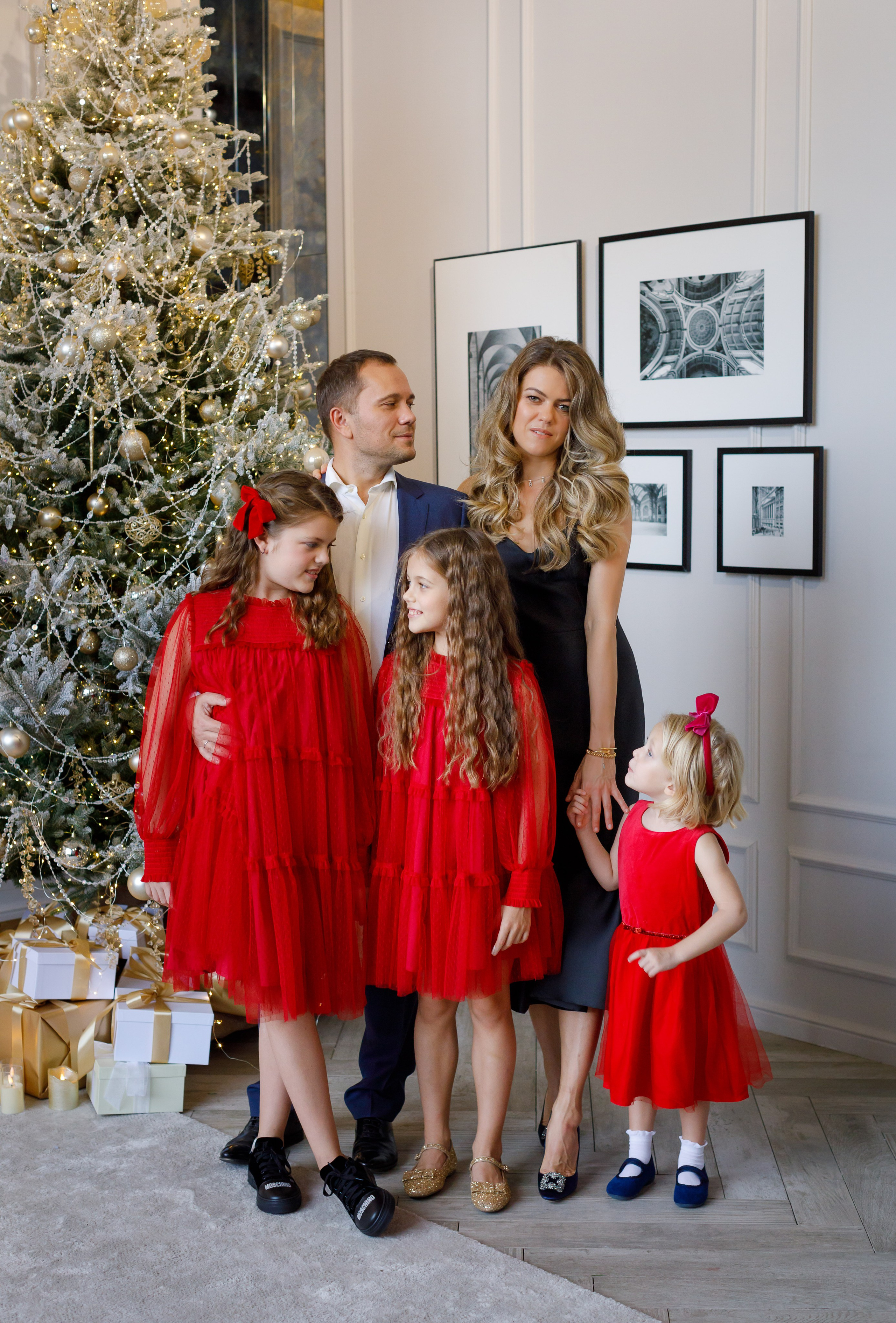 Семейная новогодняя съёмка в студии. Портретный и семейный фотограф Юлия Герман