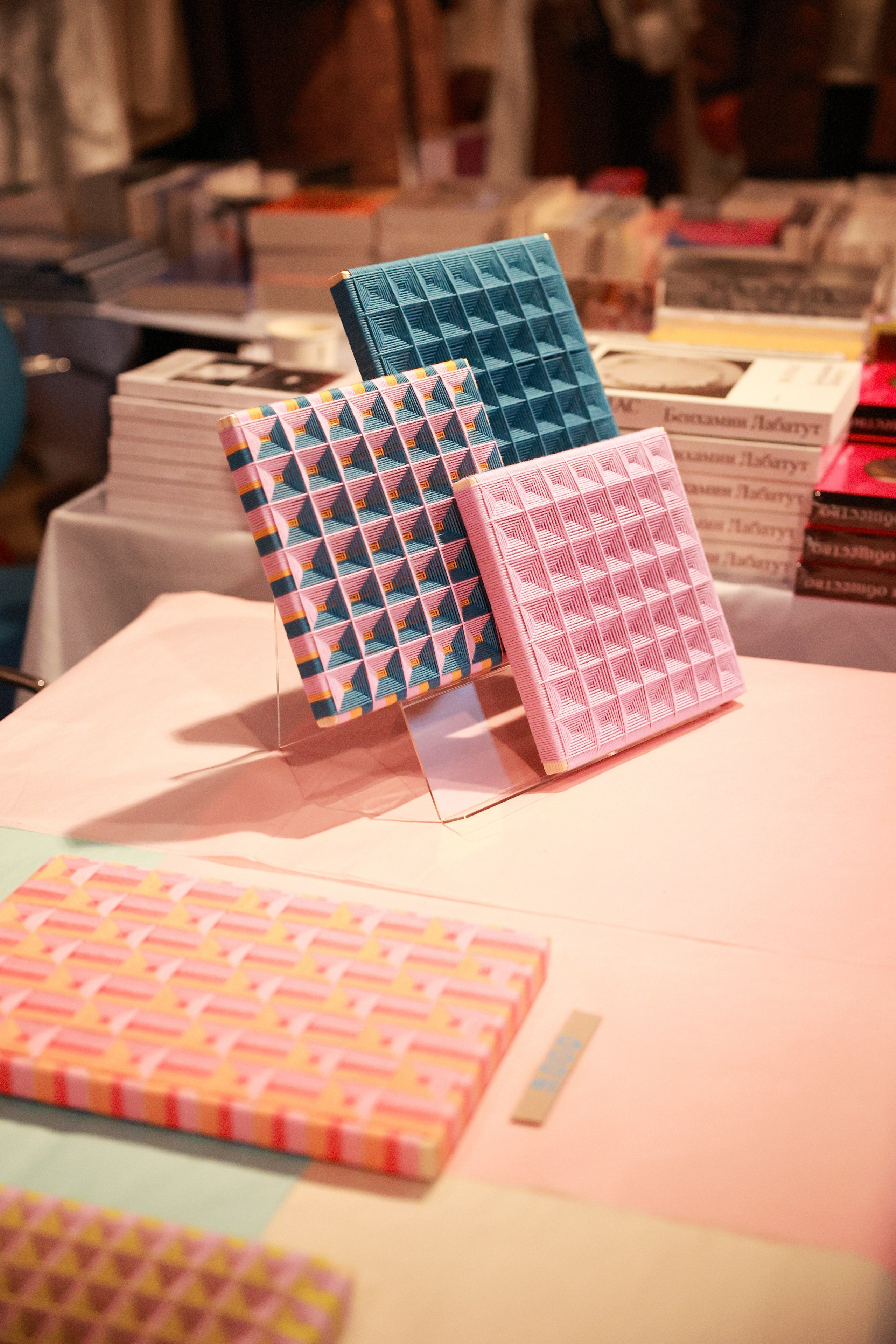 7–8 марта 2025 в пространстве «Три вокзала. Депо» / День 1 / фото Саша Жукова. Фотоотчеты «Ламбада-маркета»