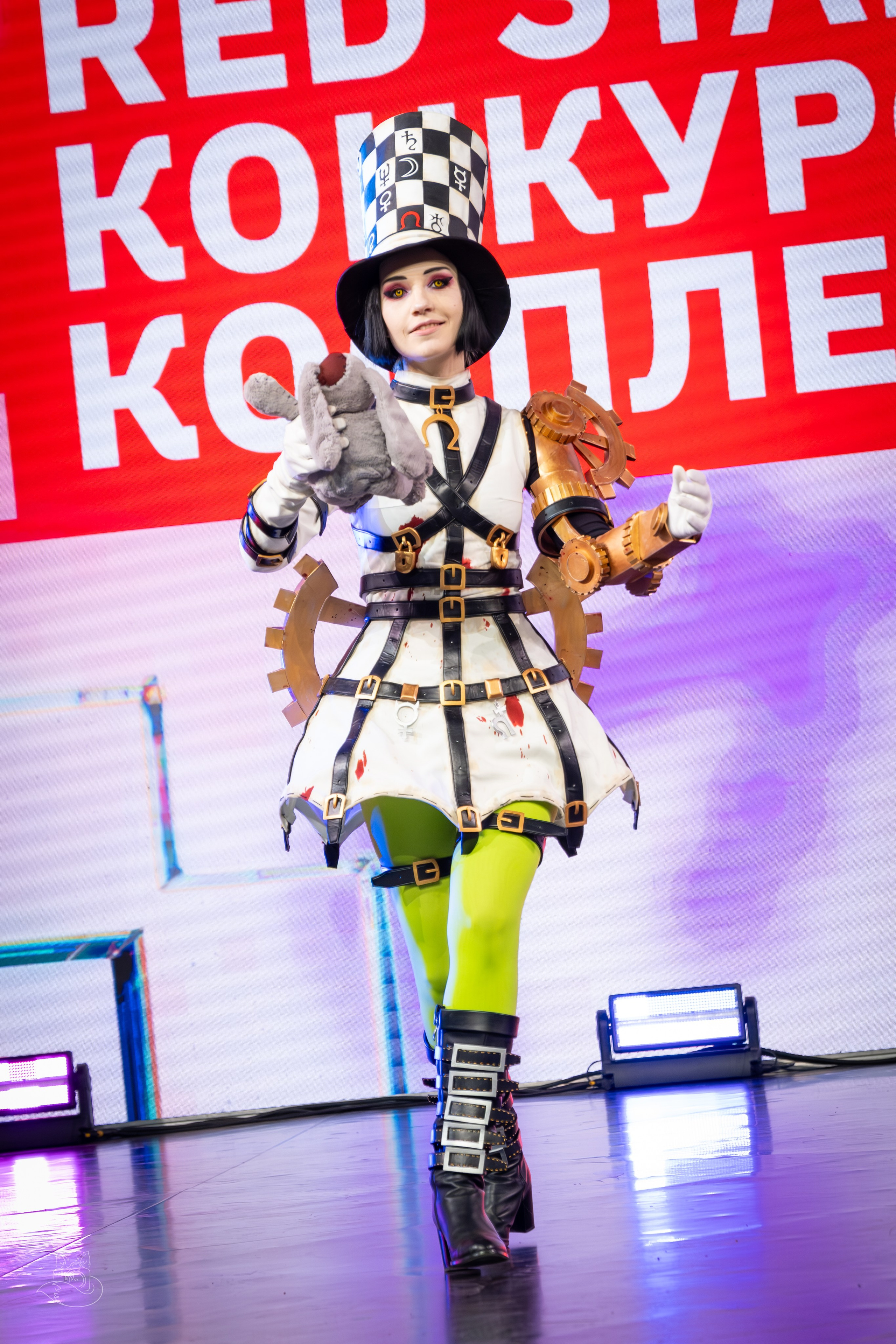 Сцена РЭД ЭКСПО 2024. Косплей фотограф