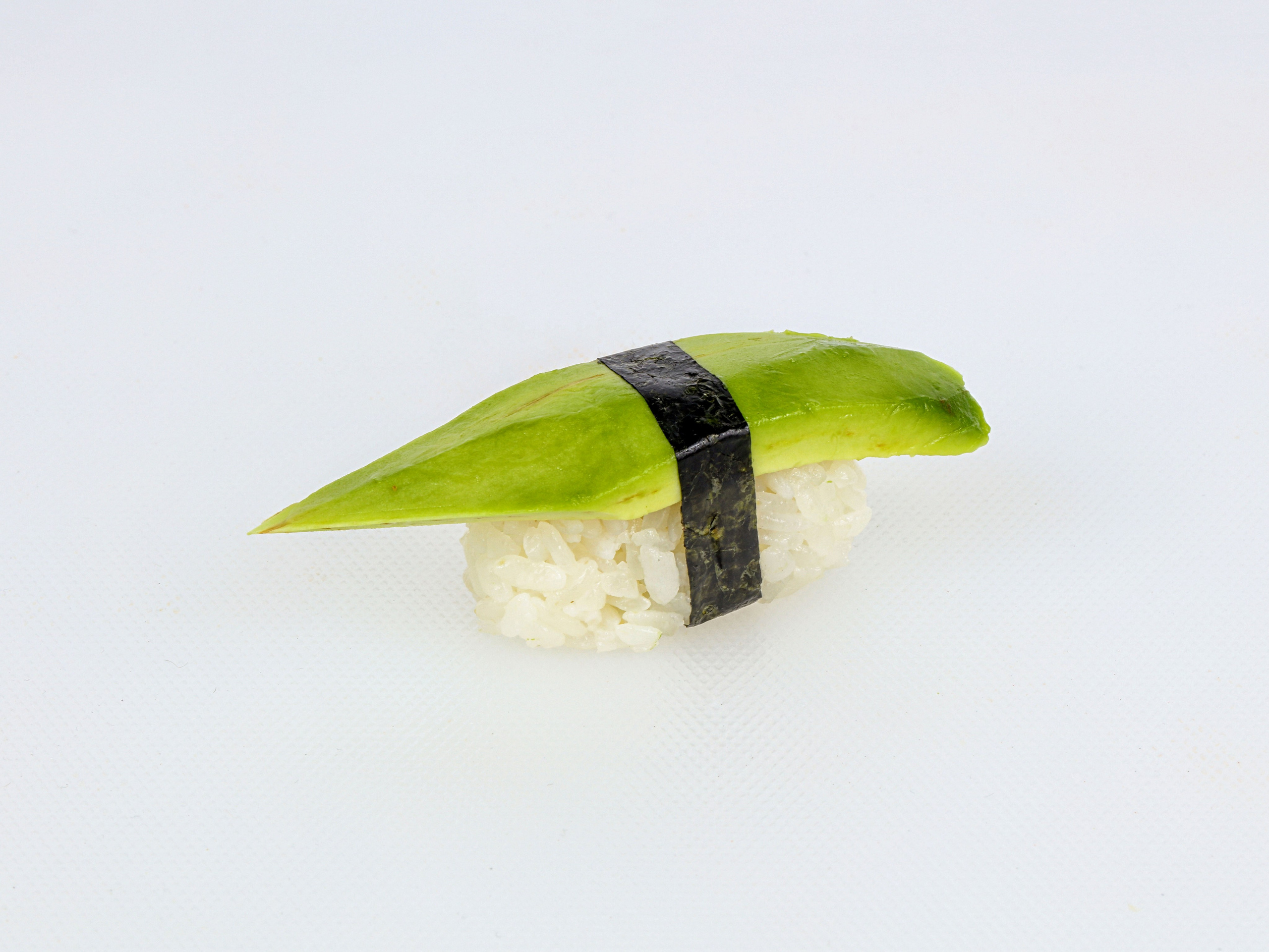 Фотосъемка суши и роллов. Заказ по тел.: +7 (906) 006-90-22. Фуд-фотограф Андрей Старостин — съемка еды в Москве. 9000 руб. в час