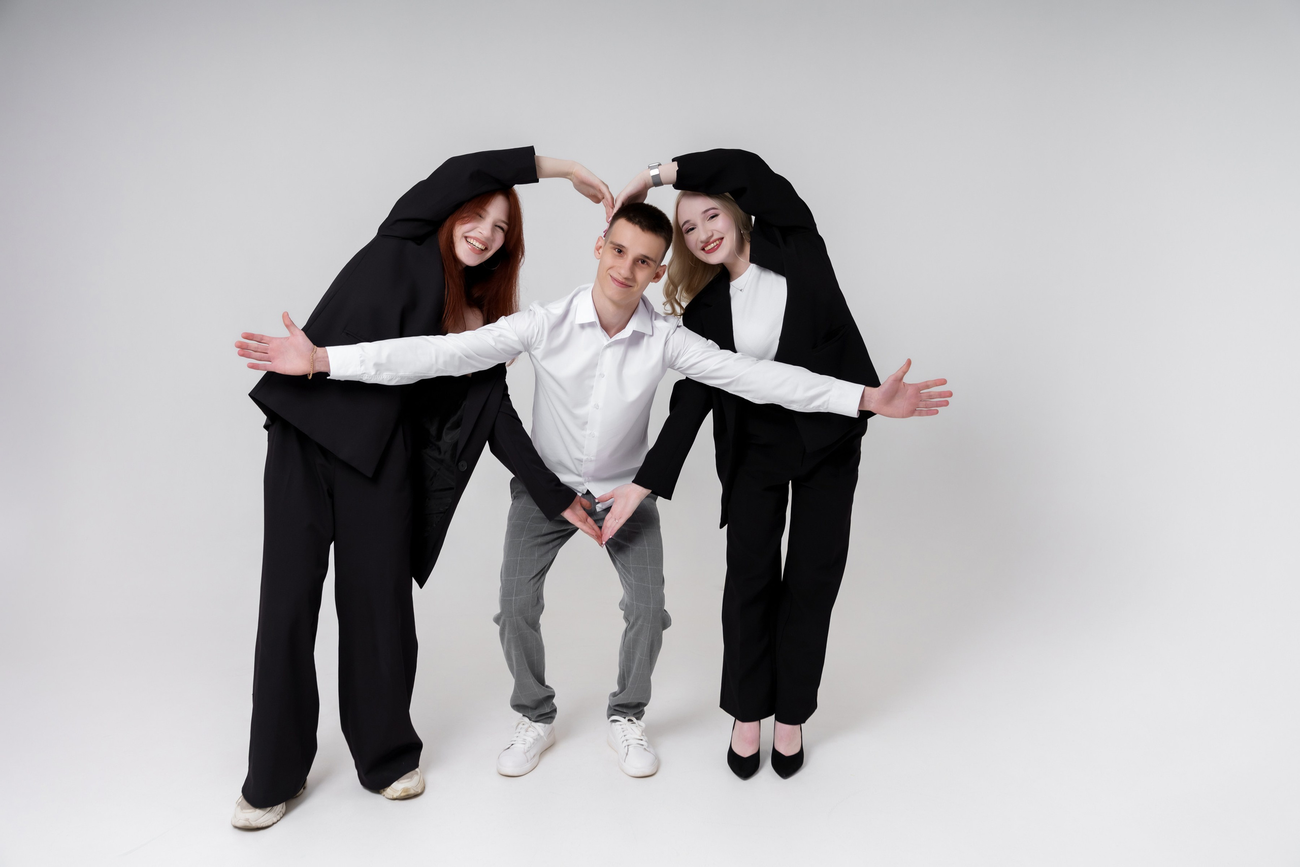 Групповые на белой циклораме. ВЫПУСКНЫЕ АЛЬБОМЫ, Школьный фотограф, семейный и свадебный в Саратове и области Ольга Плаксина