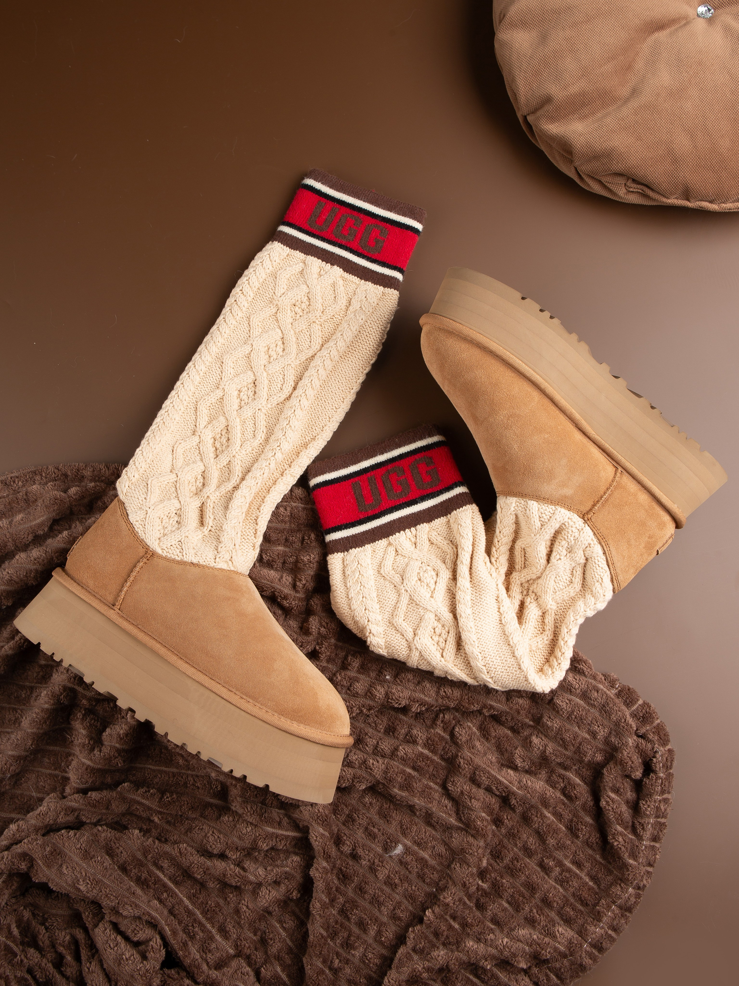 Обувь на цветных фонах. Фотограф Мария Кольцова