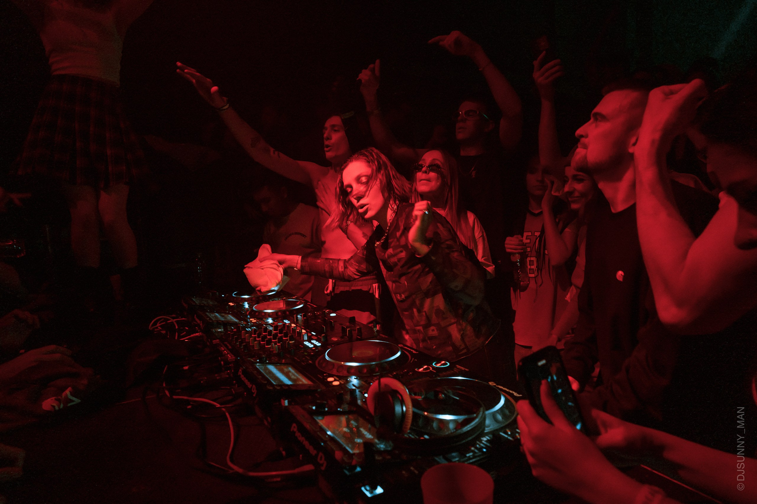 Metro Gorkovskaya ЦЕХ. Sunnyman