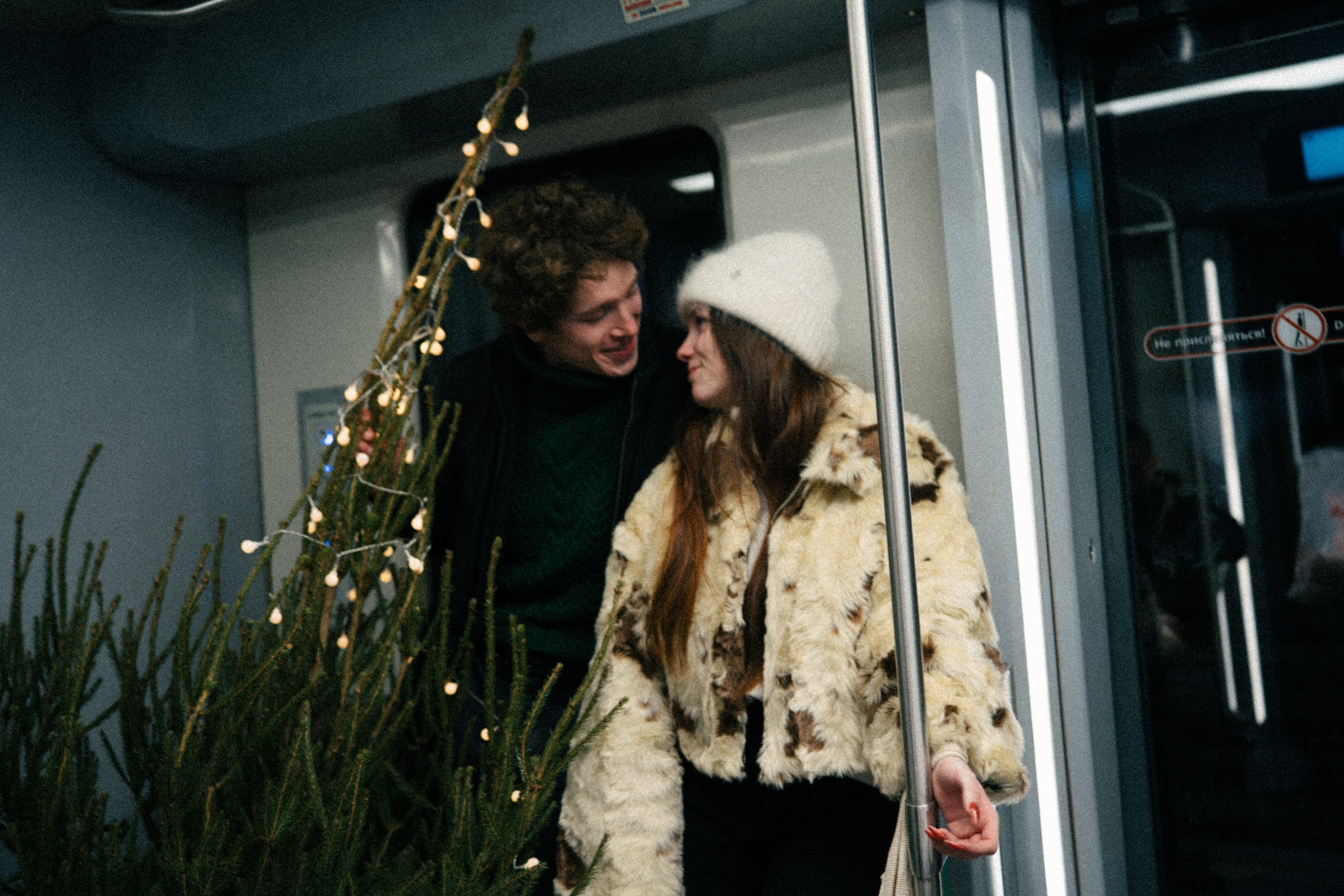 НОВОГОДНЯЯ ПРОГУЛКА ПАРЫ ПО ЧЕРНЫШЕВСКОЙ ПЕРЕД НОВЫМ ГОДОМ. Профессиональный фотограф, Санкт-Петербург — Виктория Богомолова