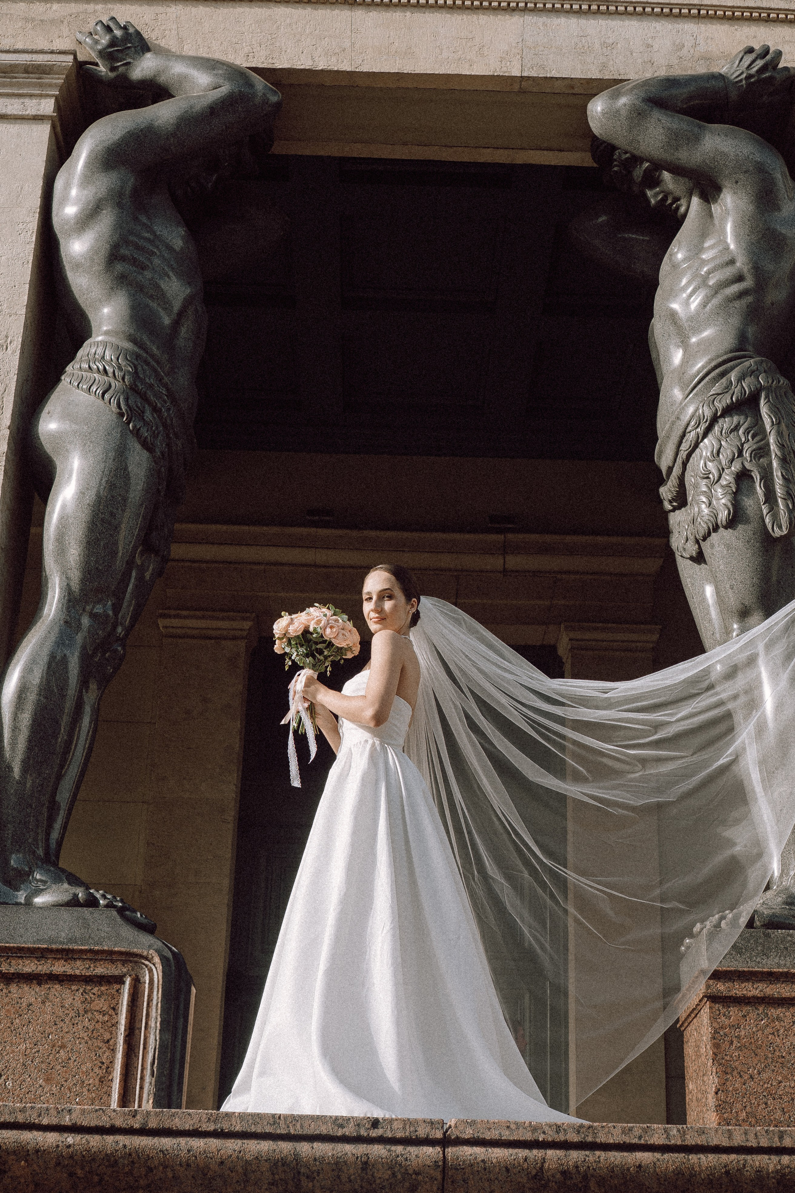 СВАДЕБНАЯ ПРОГУЛКА В САНТК-ПЕТЕРБУРГЕ (ИСАКИЕВСКИЙ СОБОР, ЗИМНЯЯ КАНАВКА, ЭРМИТАЖ И БОЛЬШАЯ МОРСКАЯ УЛИЦА). Профессиональный фотограф, Санкт-Петербург — Виктория Богомолова