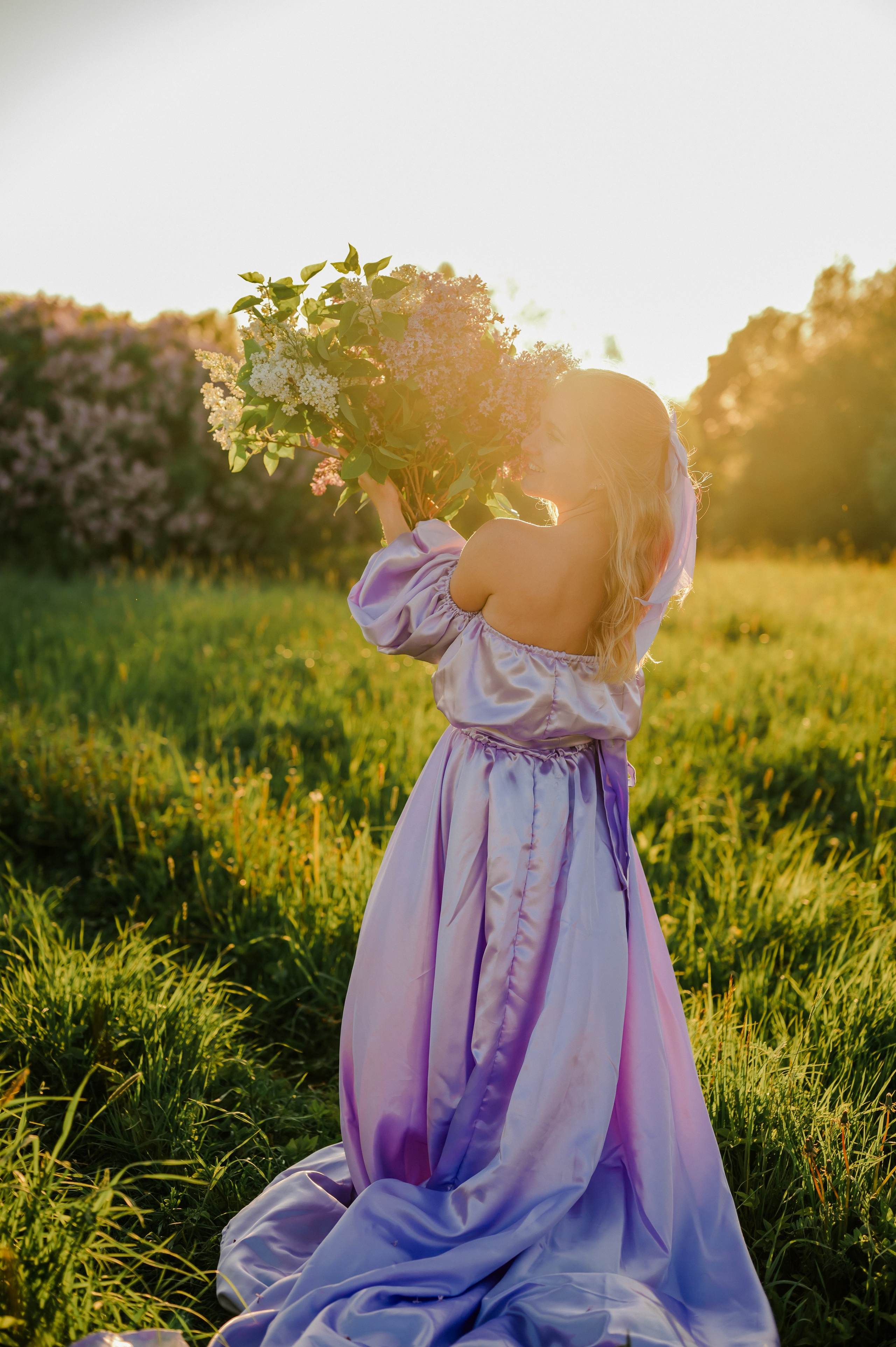 Юлия и сирень. Свадебный и семейный фотограф Евгения Кононова