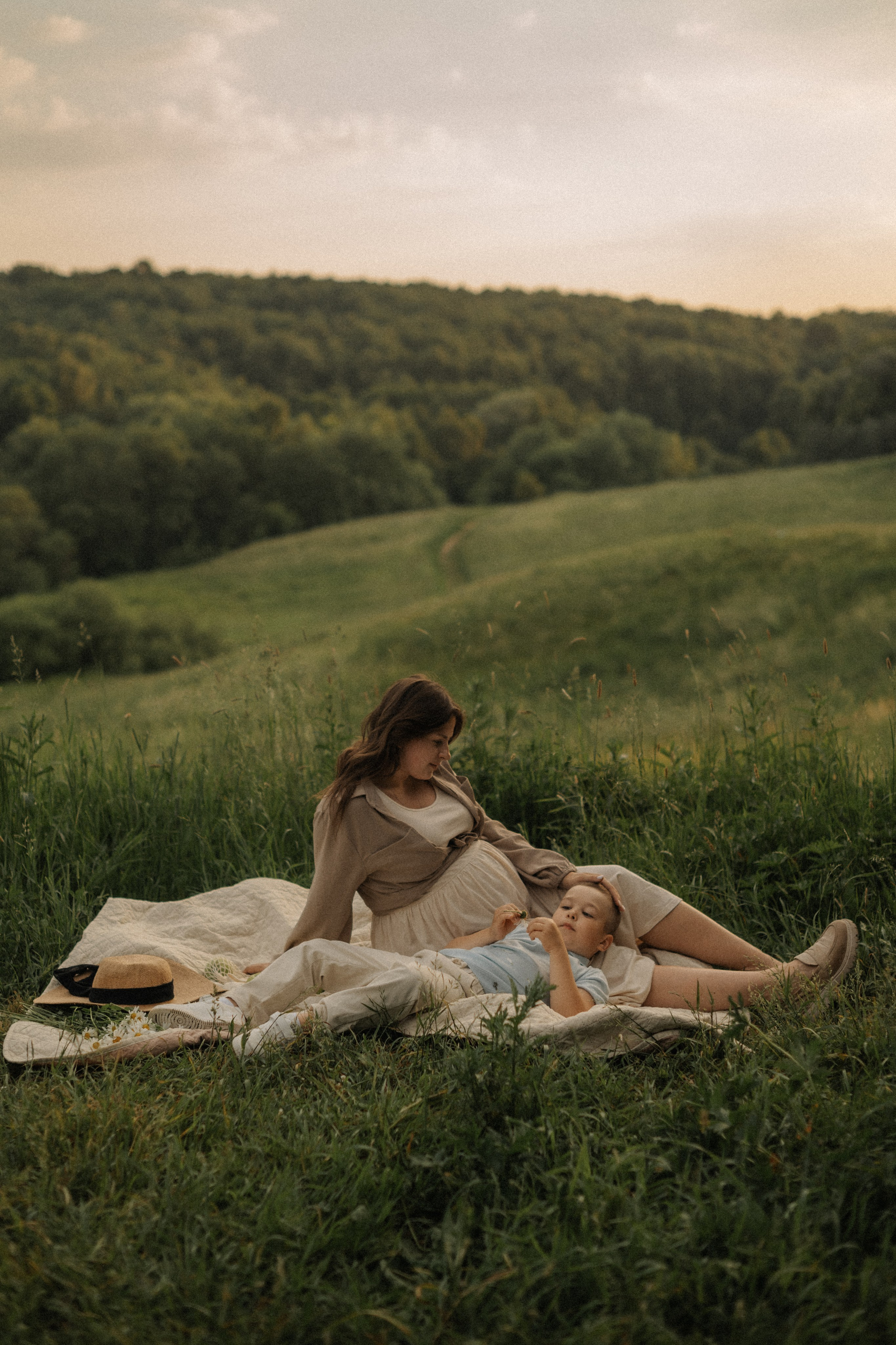 На холмах. Гаврилова Настя семейный фотограф lifestyle в Москве