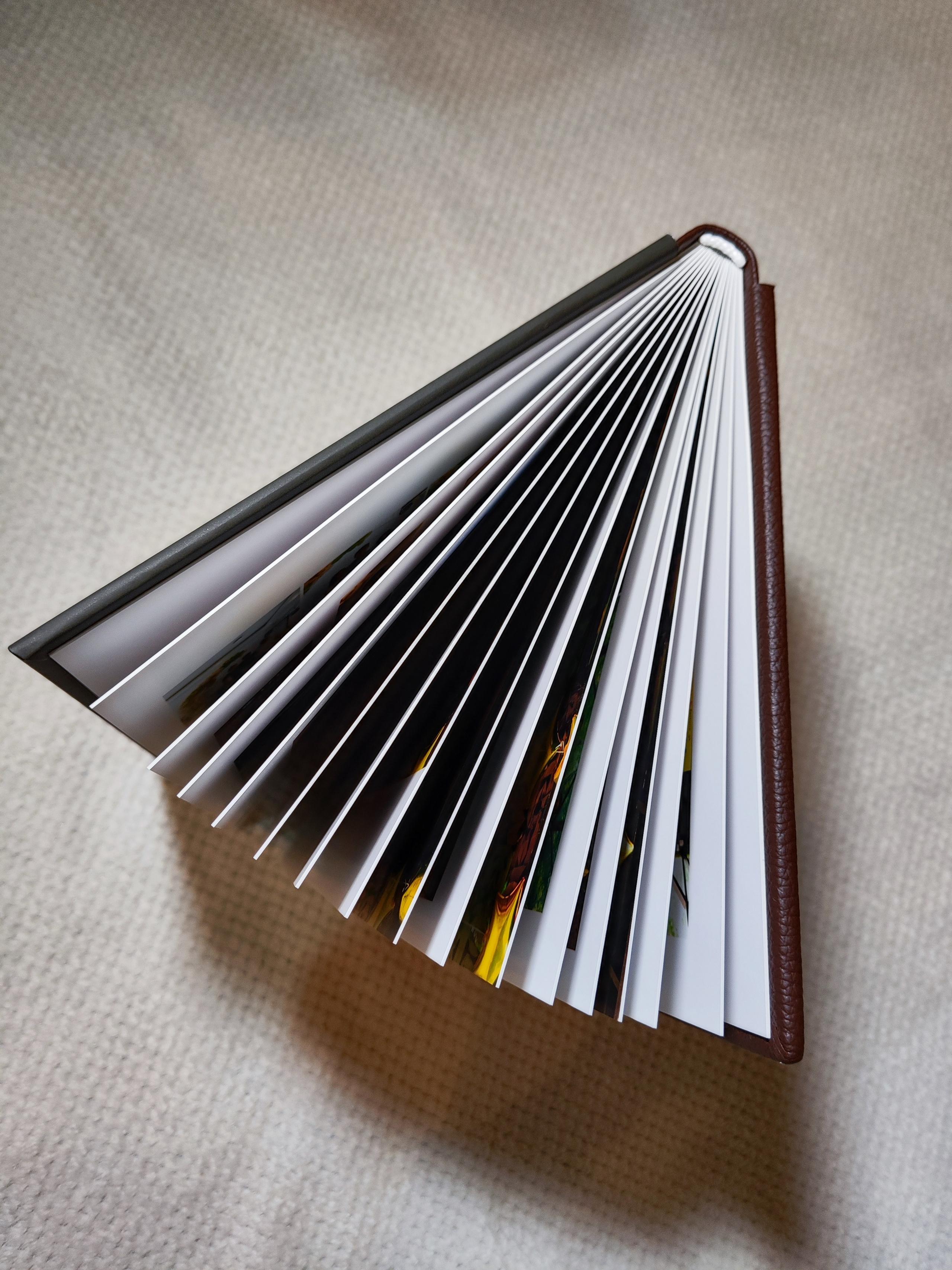 Книга с комбинированной обложкой