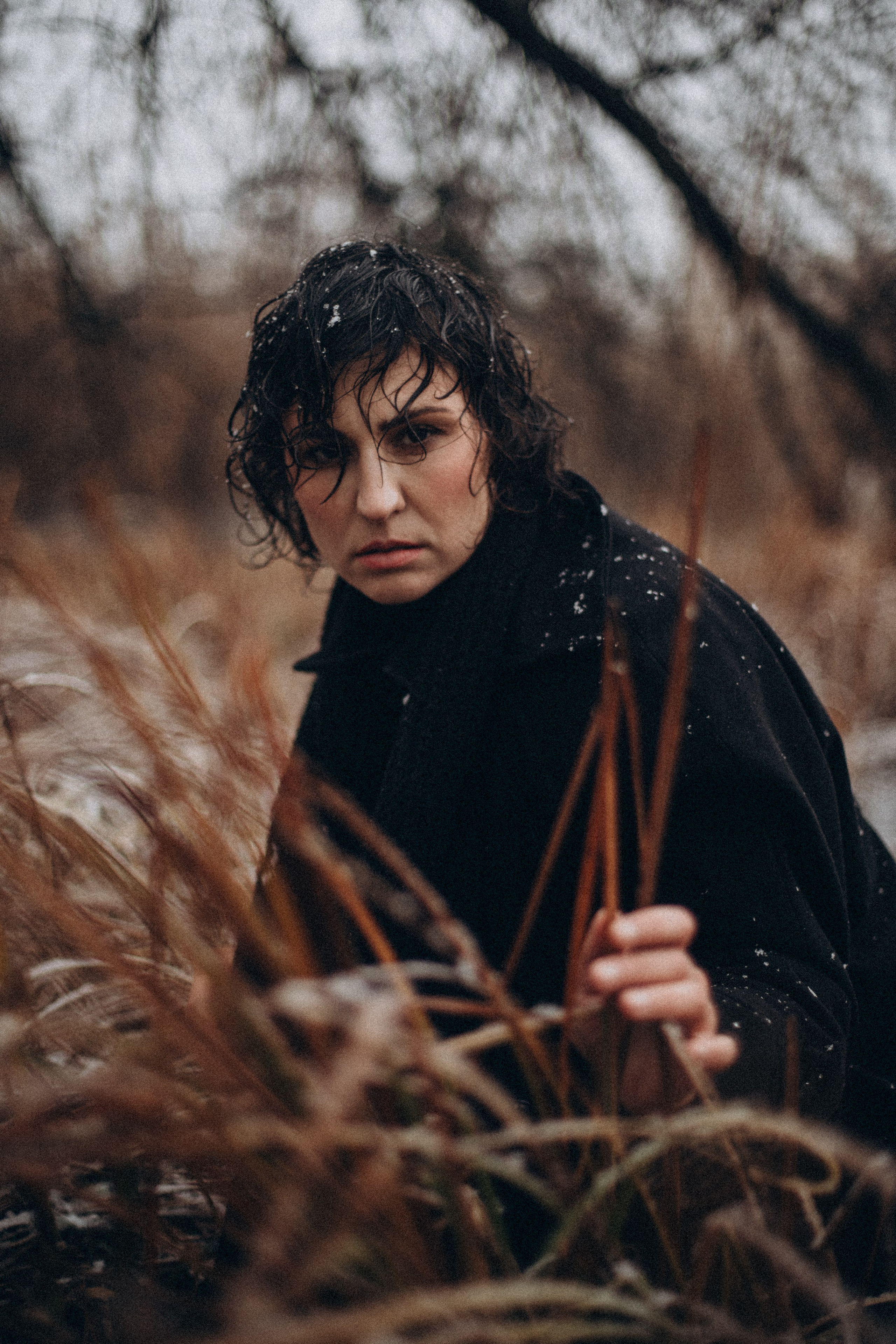 Фотосессия для женщин: нежные, стильные, атмосферные кадры. Индивидуальная съёмка, портреты, студийные и уличные фото. Красота, уверенность, естественность. Услуги фотографа в Краснодаре, профессиональная обработка снимков.