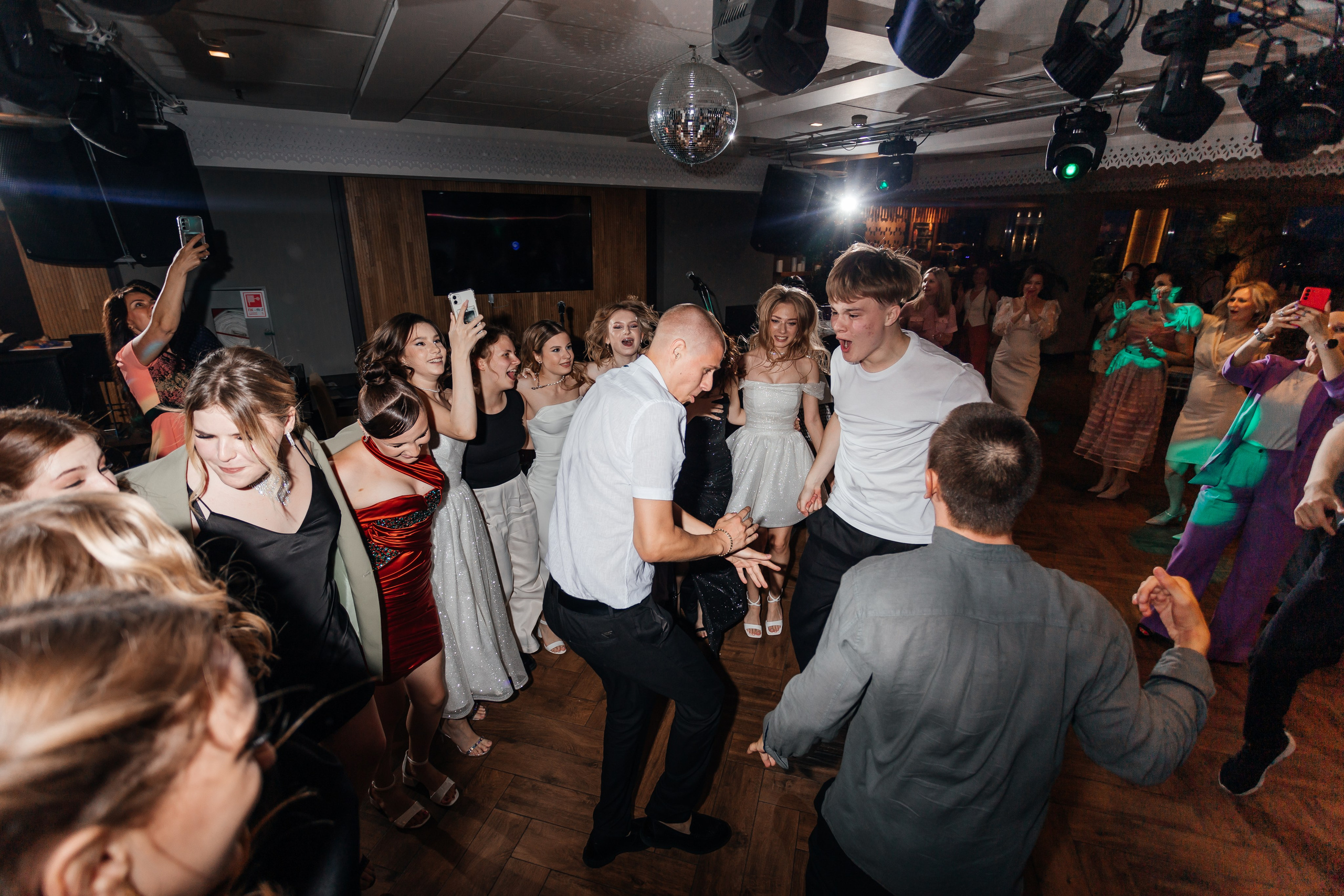 Выпускной 11 «А». Школа № 42. Свадебный фотограф в Краснодаре Николай Крауз