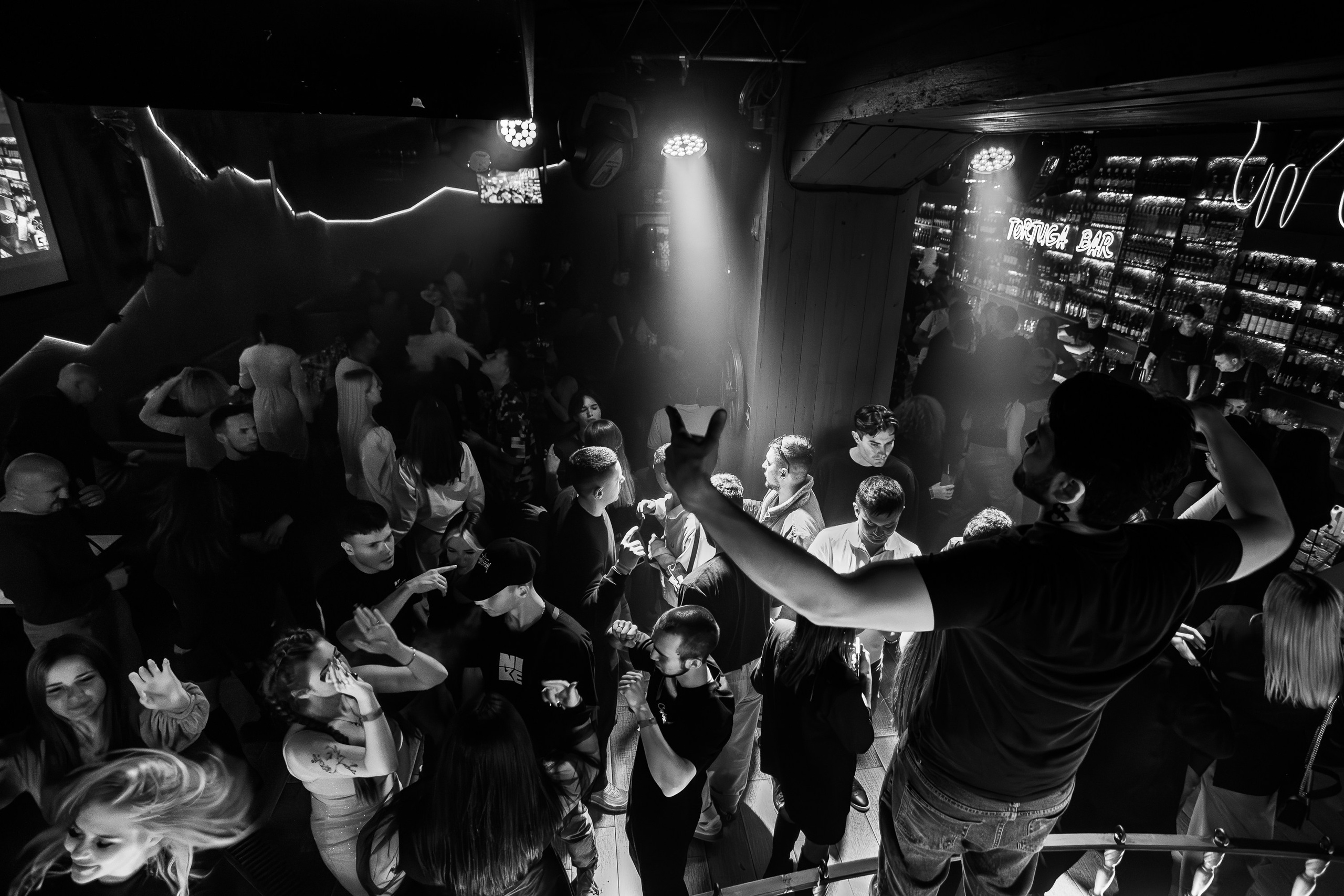 «Dj Aversum / Mc Archi"_Tortuga_Симферополь_5.04.2025. Аминов Руслан | Фотограф