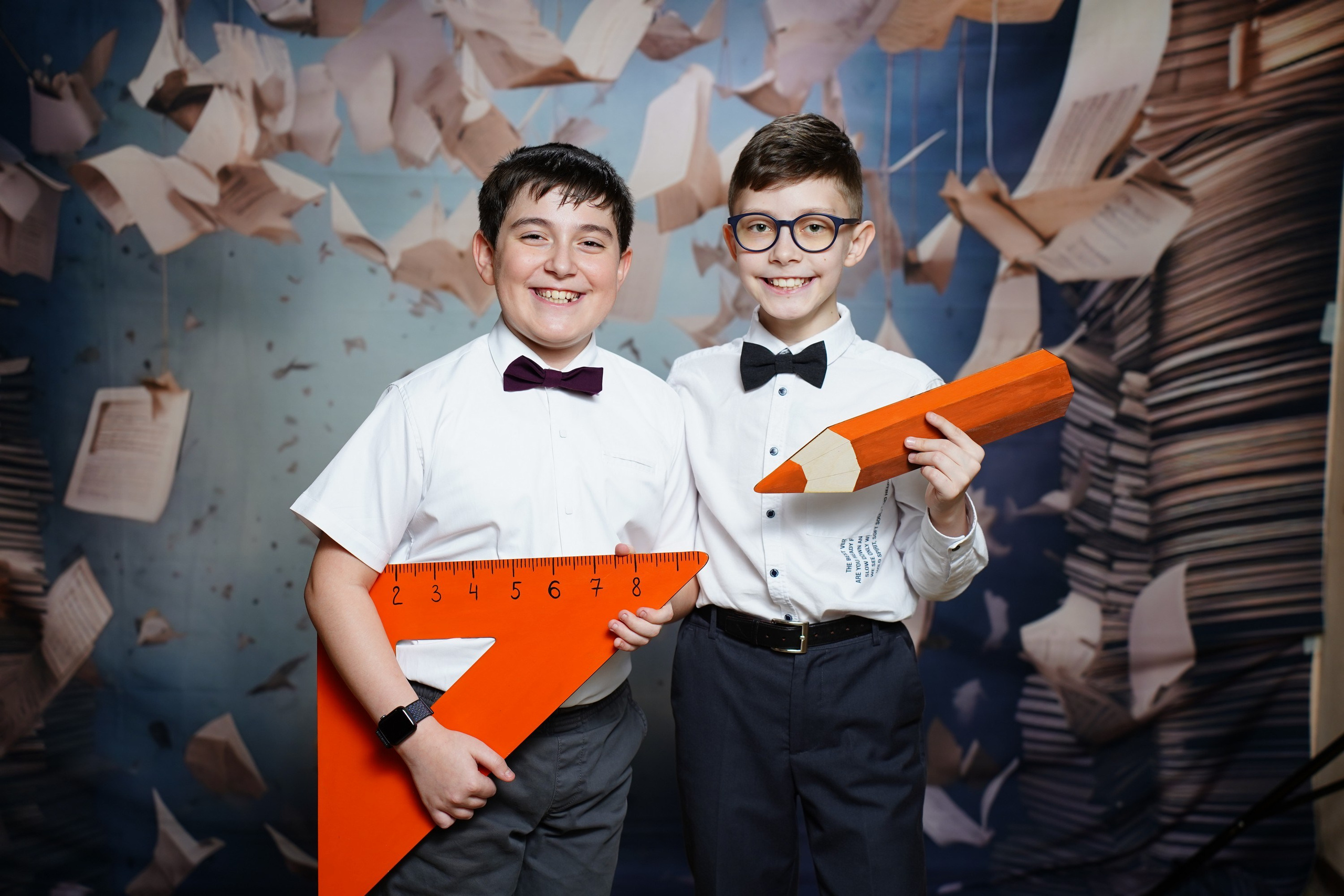 Фото с другом. MEMENTO.Выпускные альбомы, школьные, юбилейные и другие книги. Ростов-на-Дону