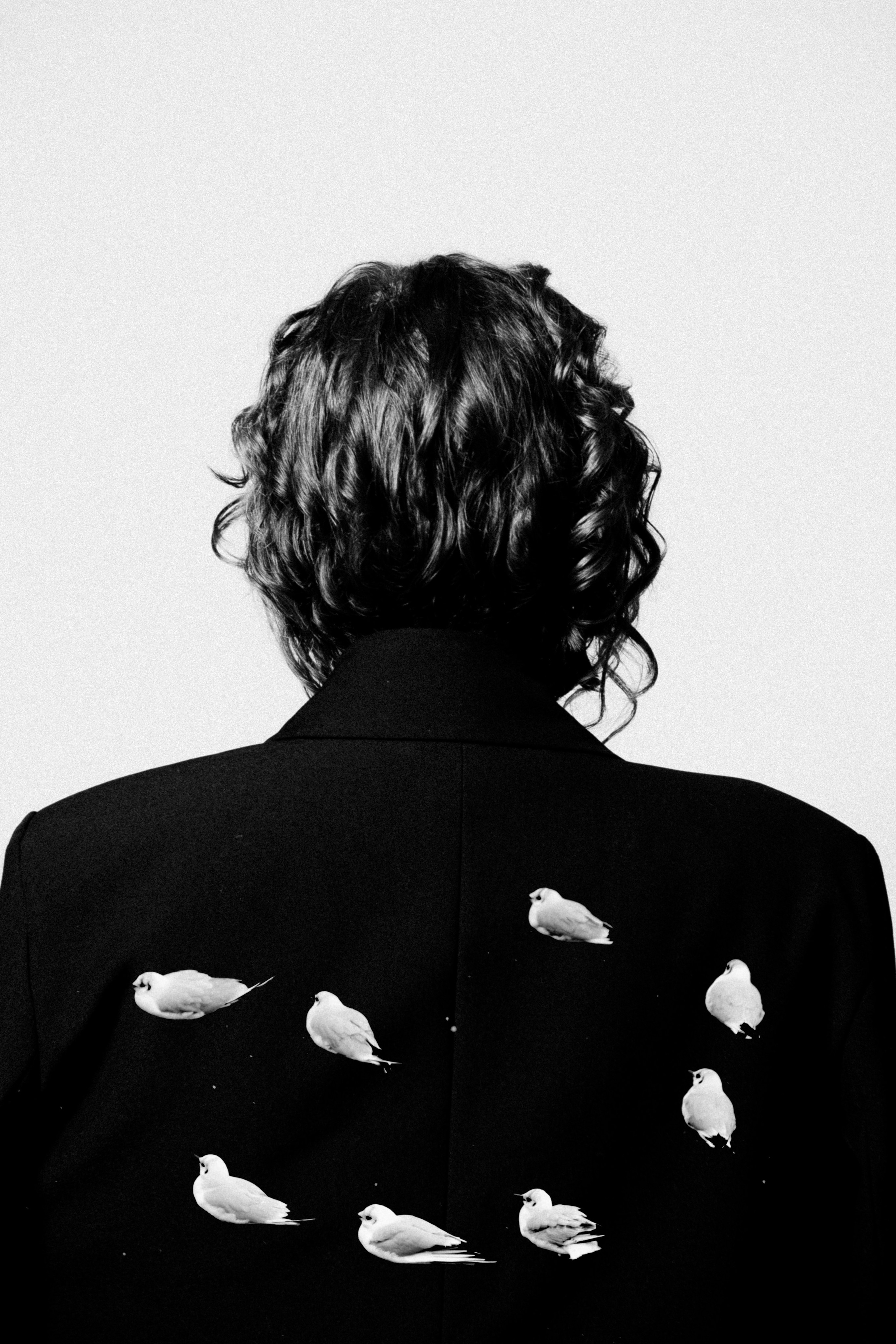 Съёмка в студии с красными нитками