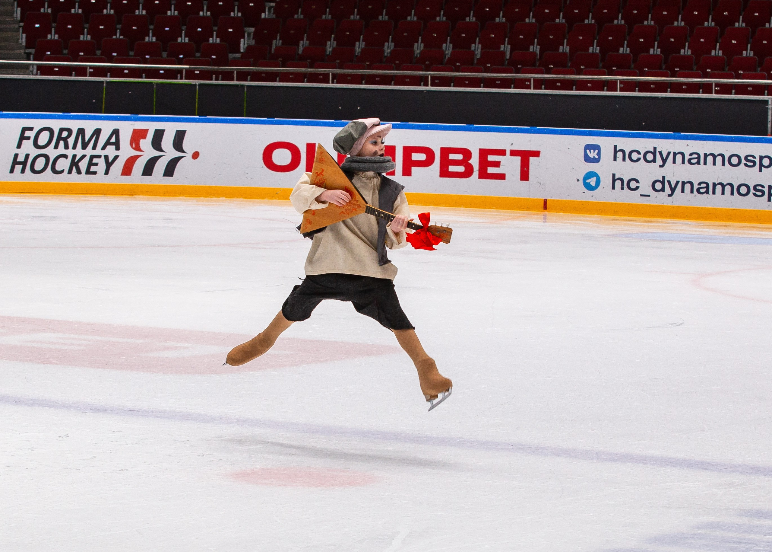 VII Ежегодный фестиваль массовых танцев на льду и фигурного катания «Петровский лёд» Санкт-Петербург 2024. Репортажный фотограф в Москве
