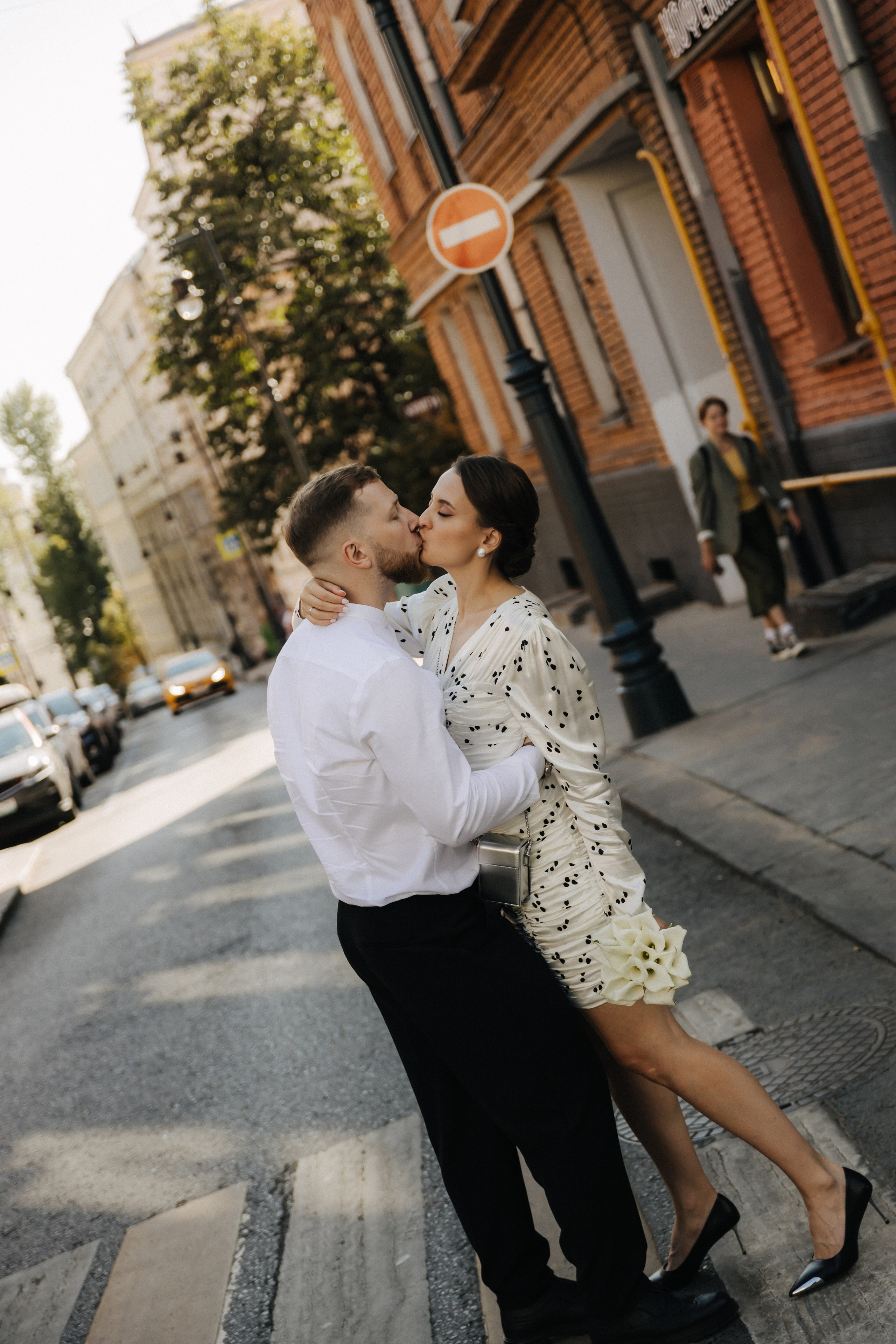 Сергей и Алия, роспись в Савеловском ЗАГСе и прогулка по Китай городу. Свадебный и портретный фотограф в Москве Кристина Золотова