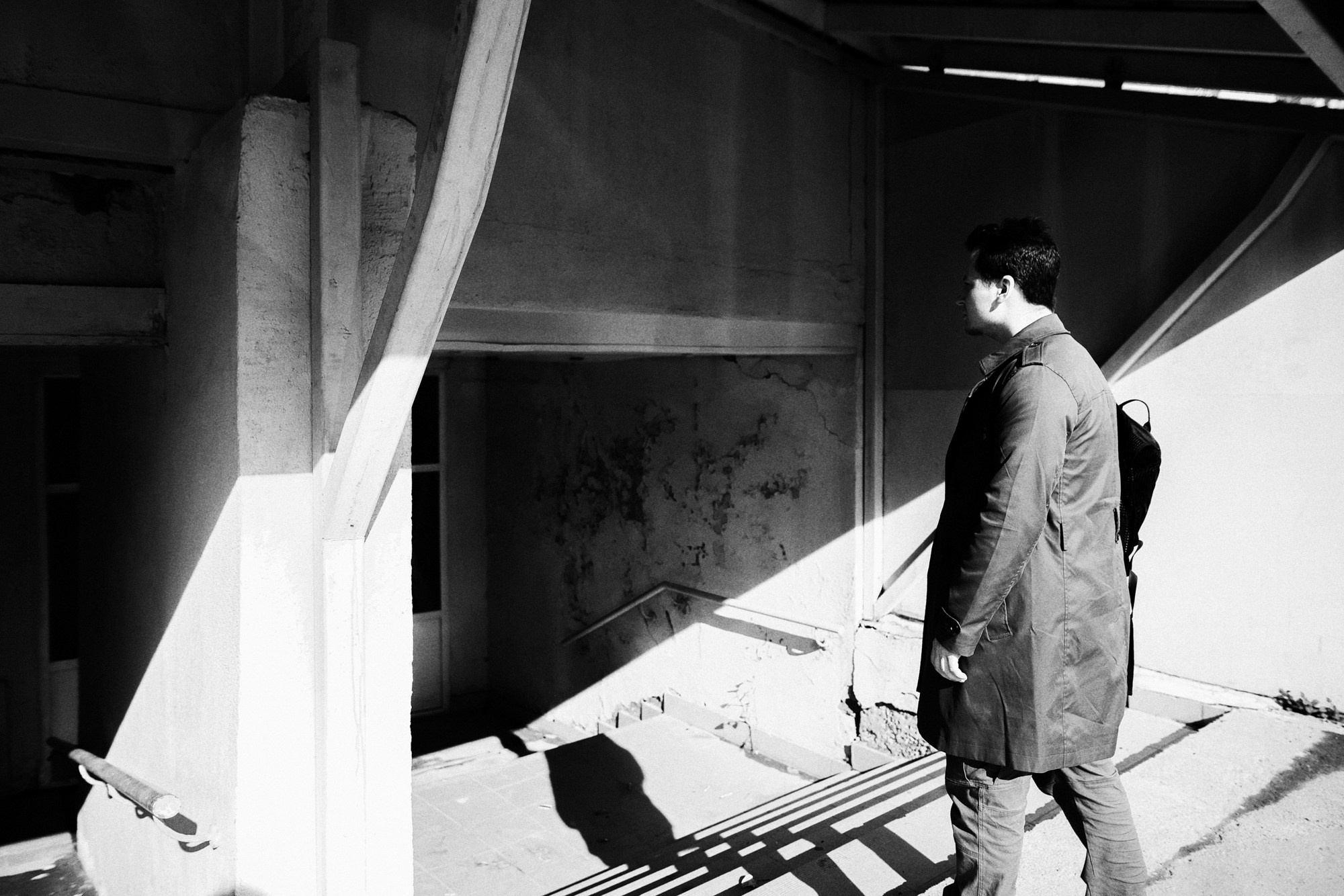 Фотограф Тюмень Дарья Мустафина — Мужская фотосессия на улицах Тюмени. Портретный фотограф Тюмень Дарья Мустафина