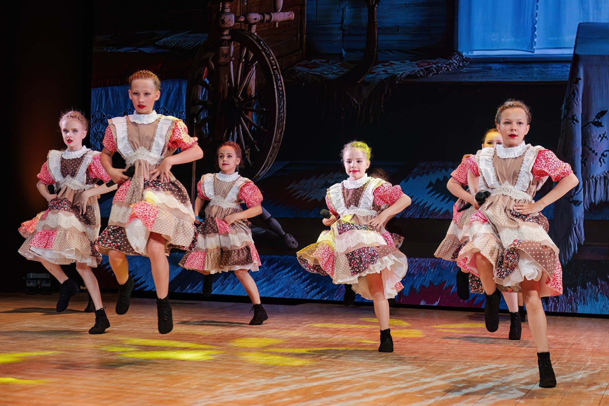 Отчетный концерт Образцового коллектива Алтая театра эстрадной песни «Созвездие». Свадебный и репортажный фотограф Никита Сницарев в Барнауле