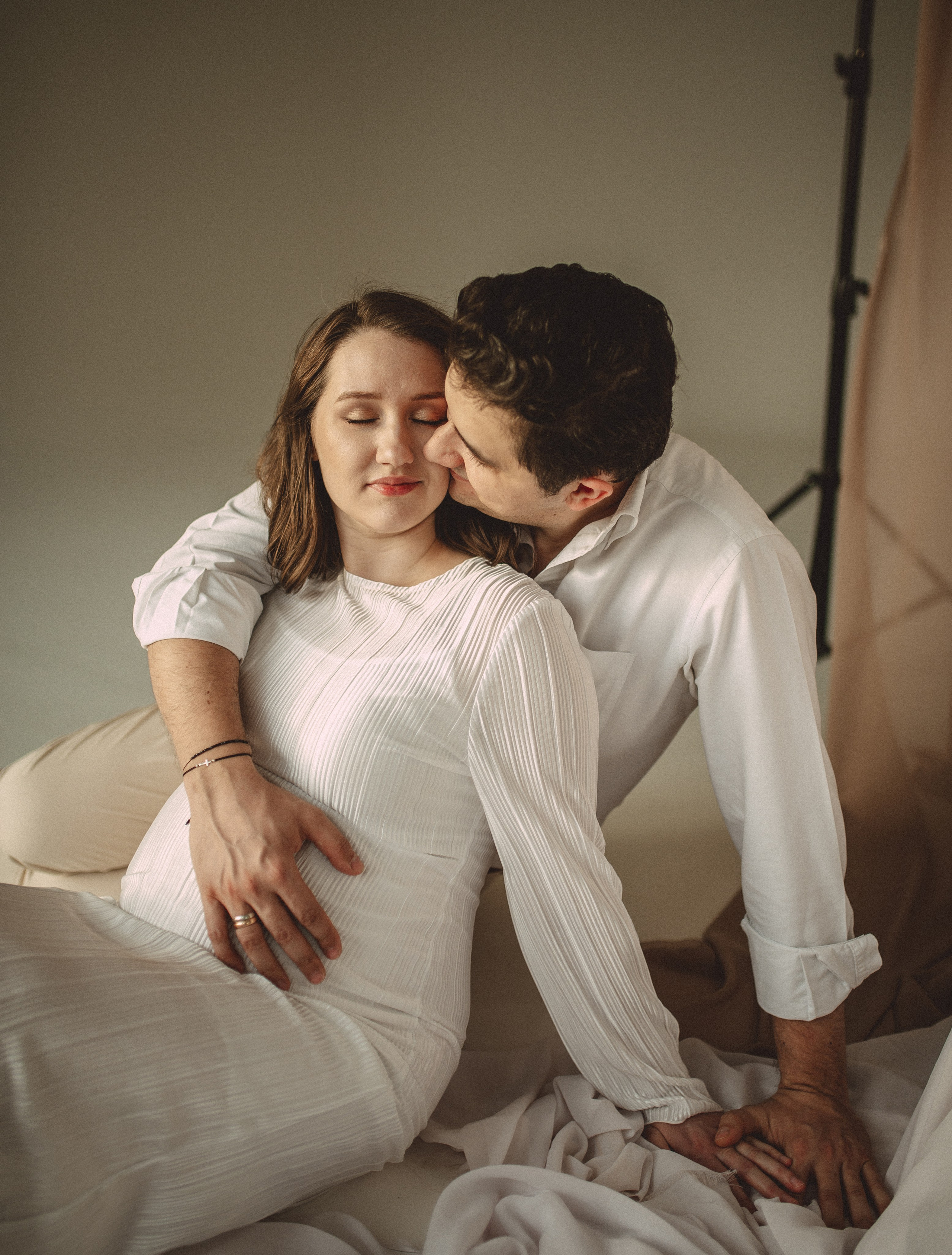 Фотосессия беременности в фотостудии. Семейная фотосессия Бутово Москва фотограф Алина Морщагина