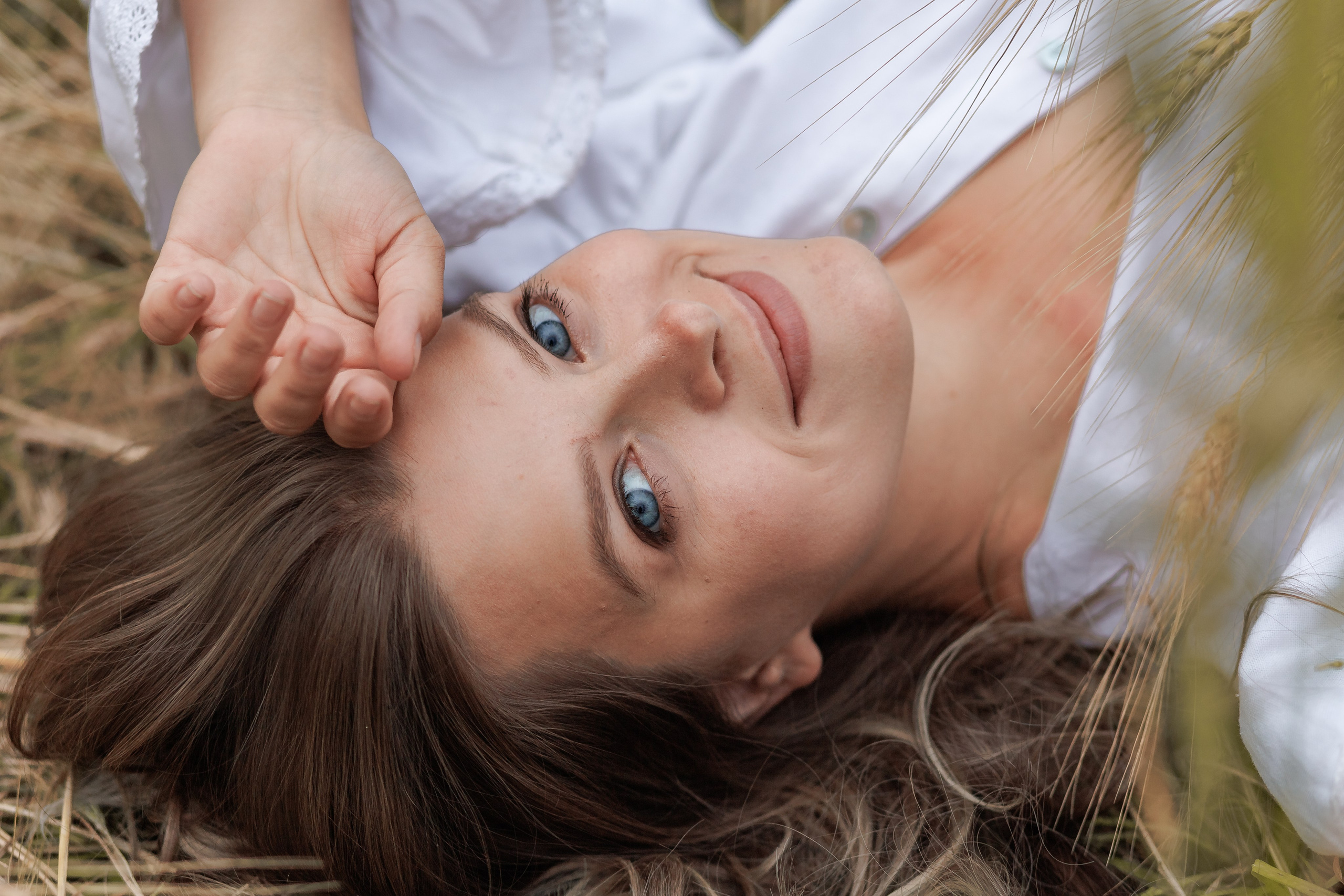 Татьяна в поле. Ирина Мезенцева | Женский и предметный фотограф | г. Омск