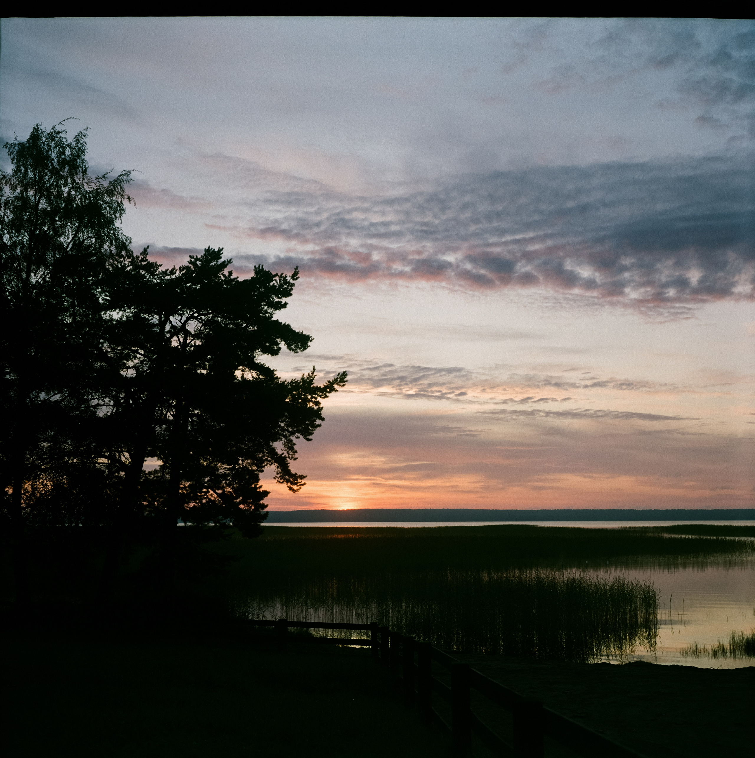 Серия закатов на озере Отрадном / Super Fujica-6 / Fujifilm Reala 100