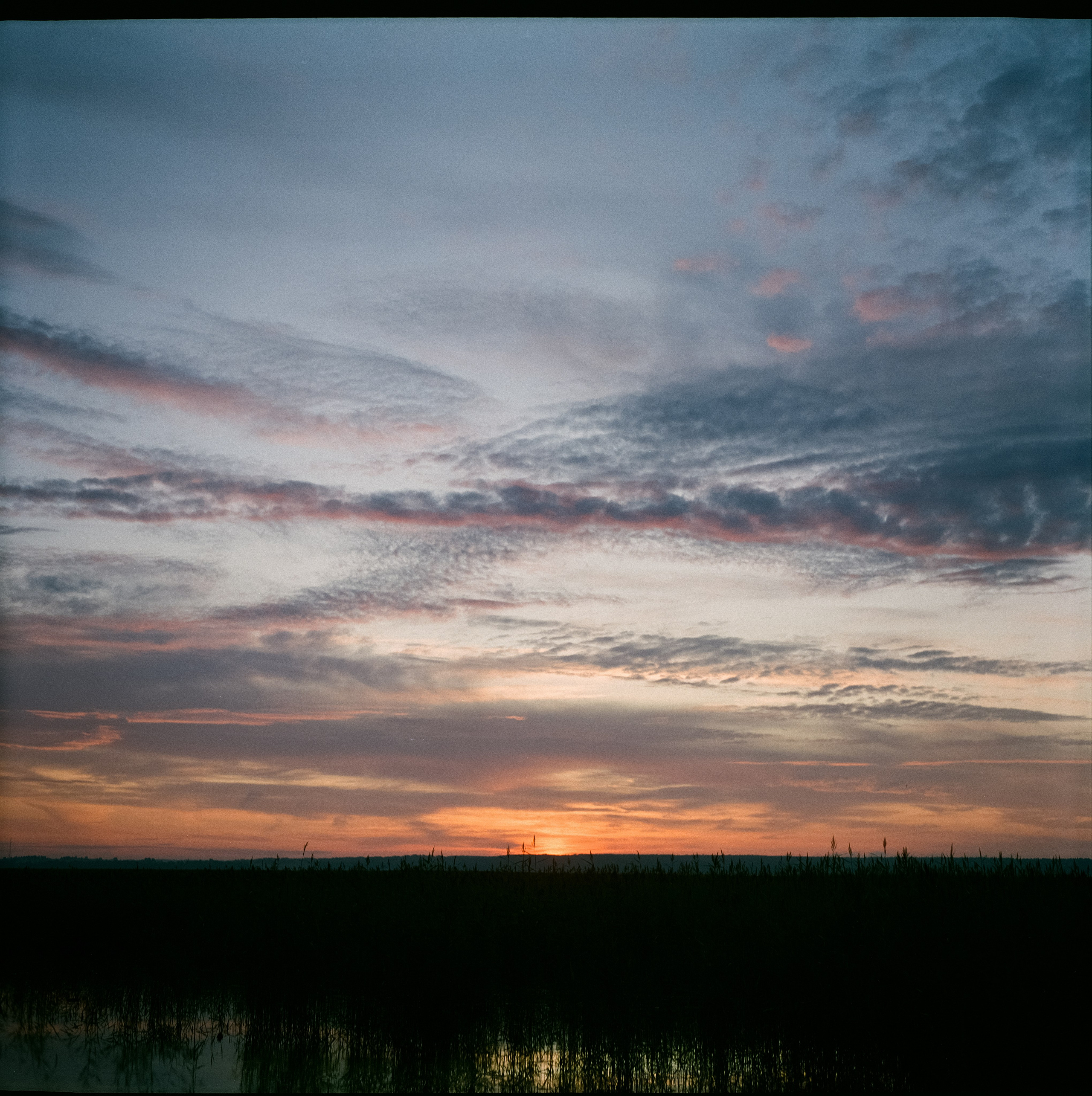 Серия закатов на озере Отрадном / Super Fujica-6 / Fujifilm Reala 100