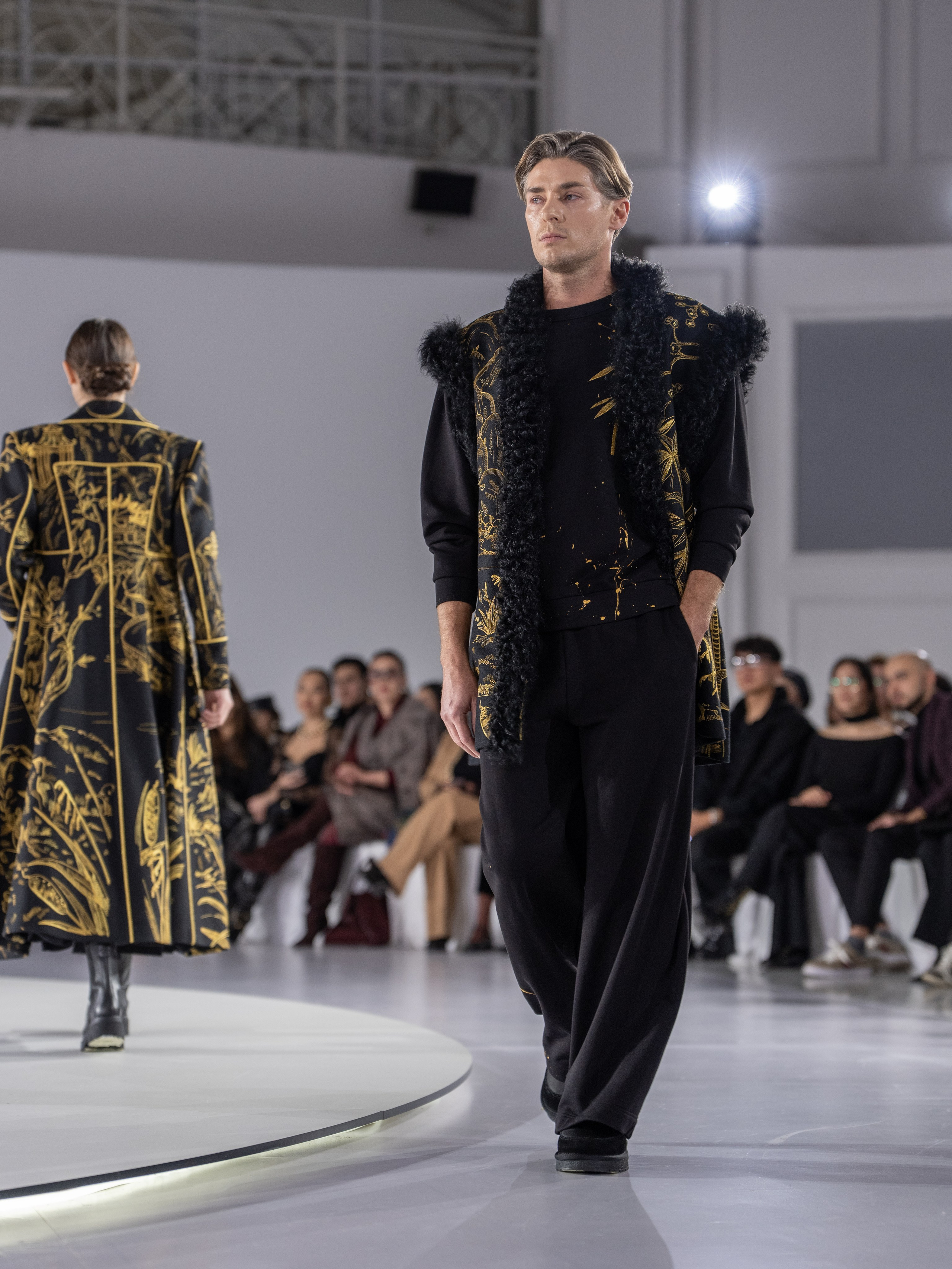 Дизайнер Stas Lopatkin. Сайт Алматинского НЮ АРТ, будуар и фэшн фотографа Дениса Карпенко