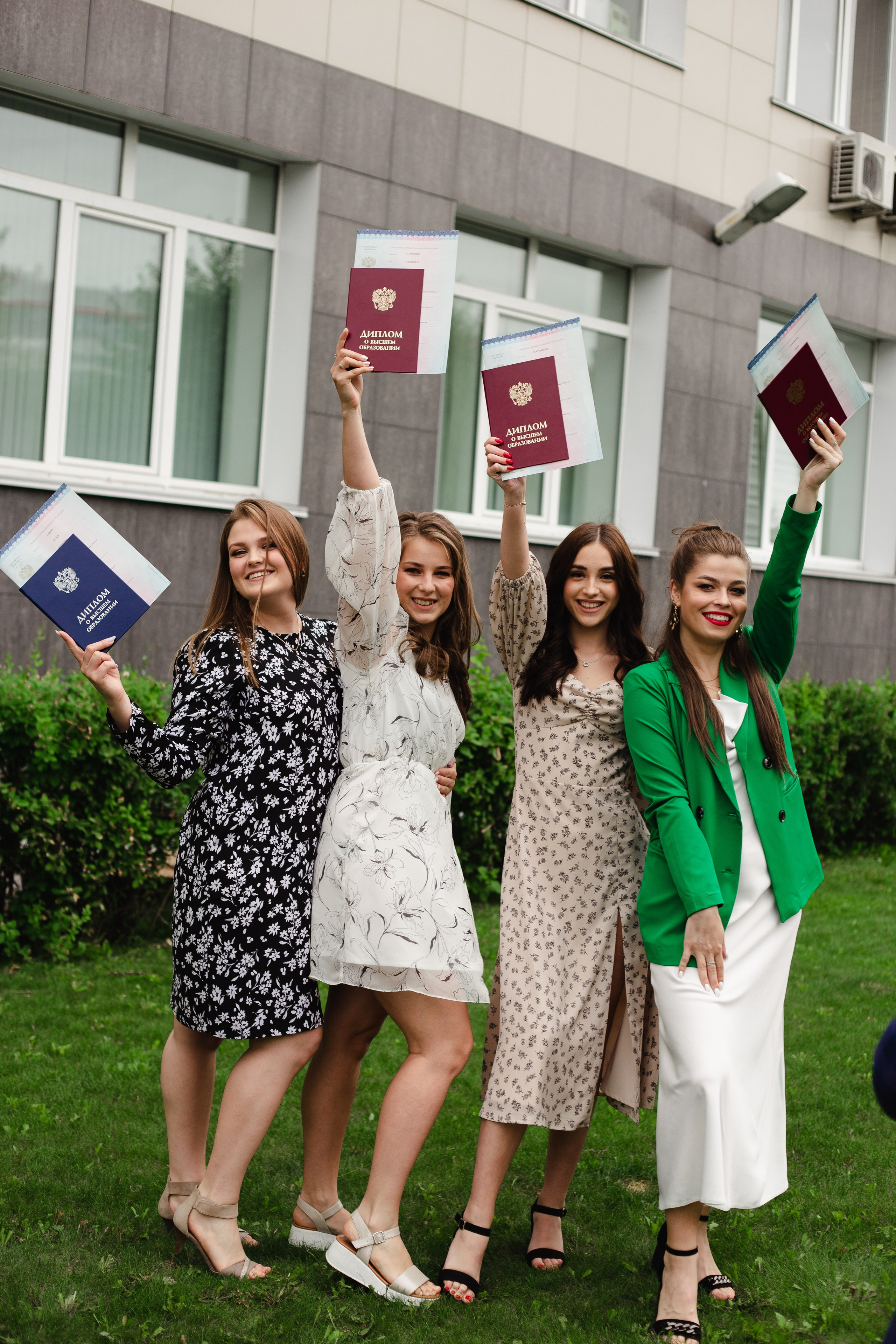 Вручение дипломов (СГУГиТ, 2022). Свадебный и портретный фотограф в Новосибирске Любовь Исакова