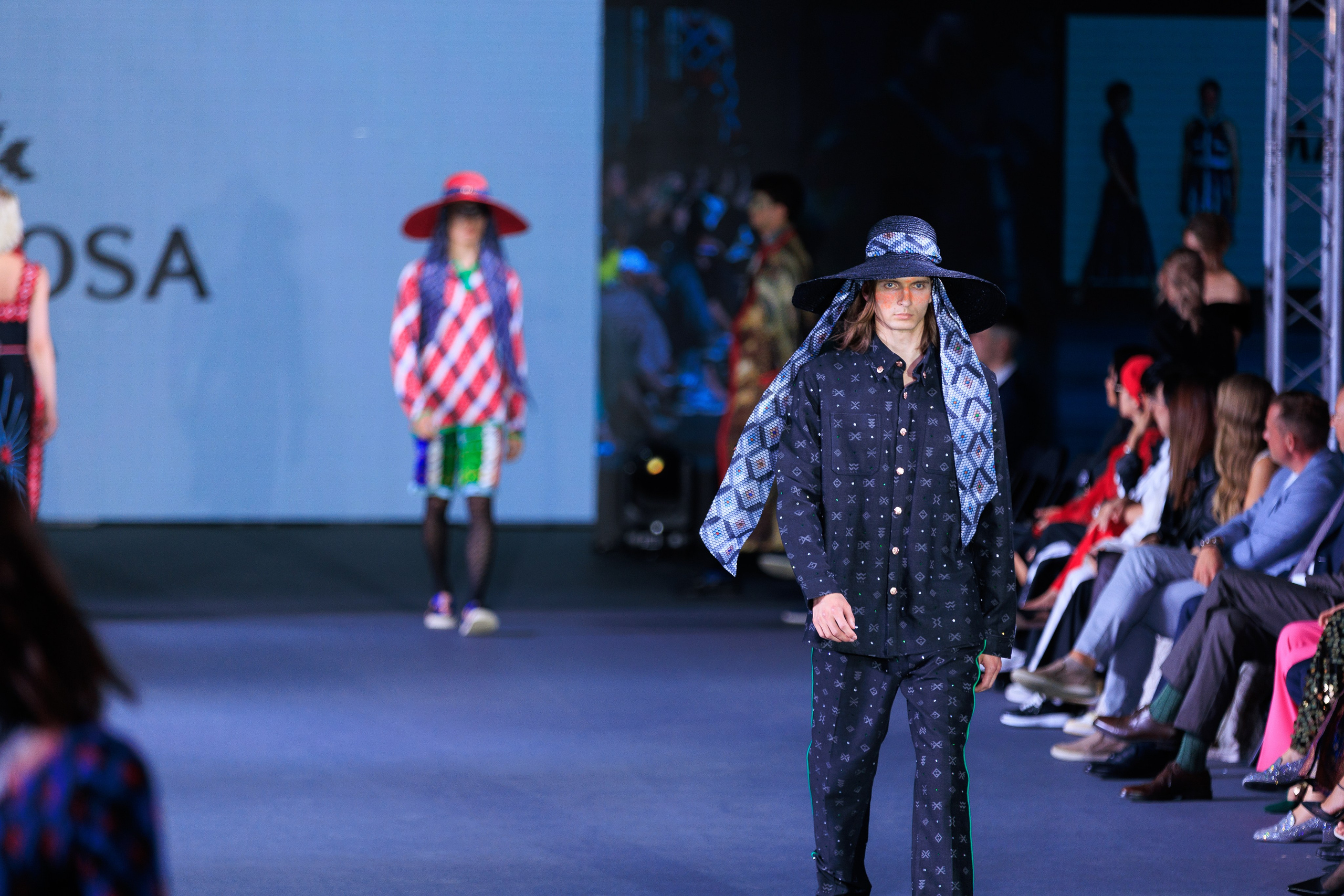 Фотограф для модного показа. Контент для бизнеса в Екатеринбурге Полдень Медиа