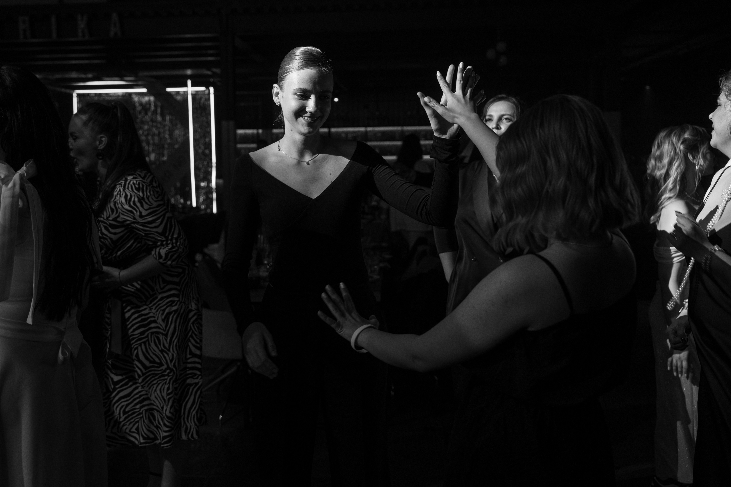 Выпускной Гимназия 7. Свадебный и репортажный фотограф Элина Козырьянова