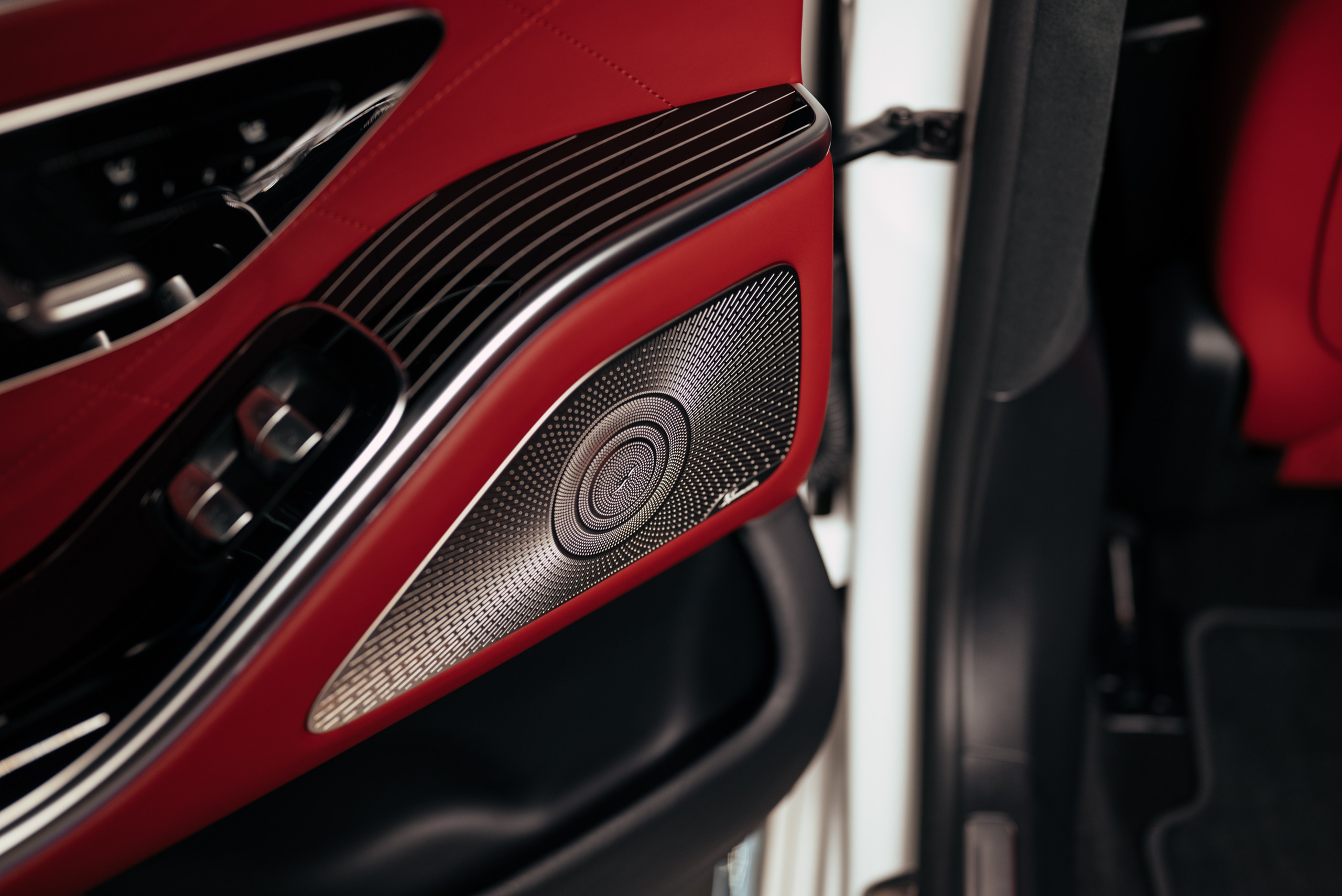 Mercedes 223 white on red. DeLorein