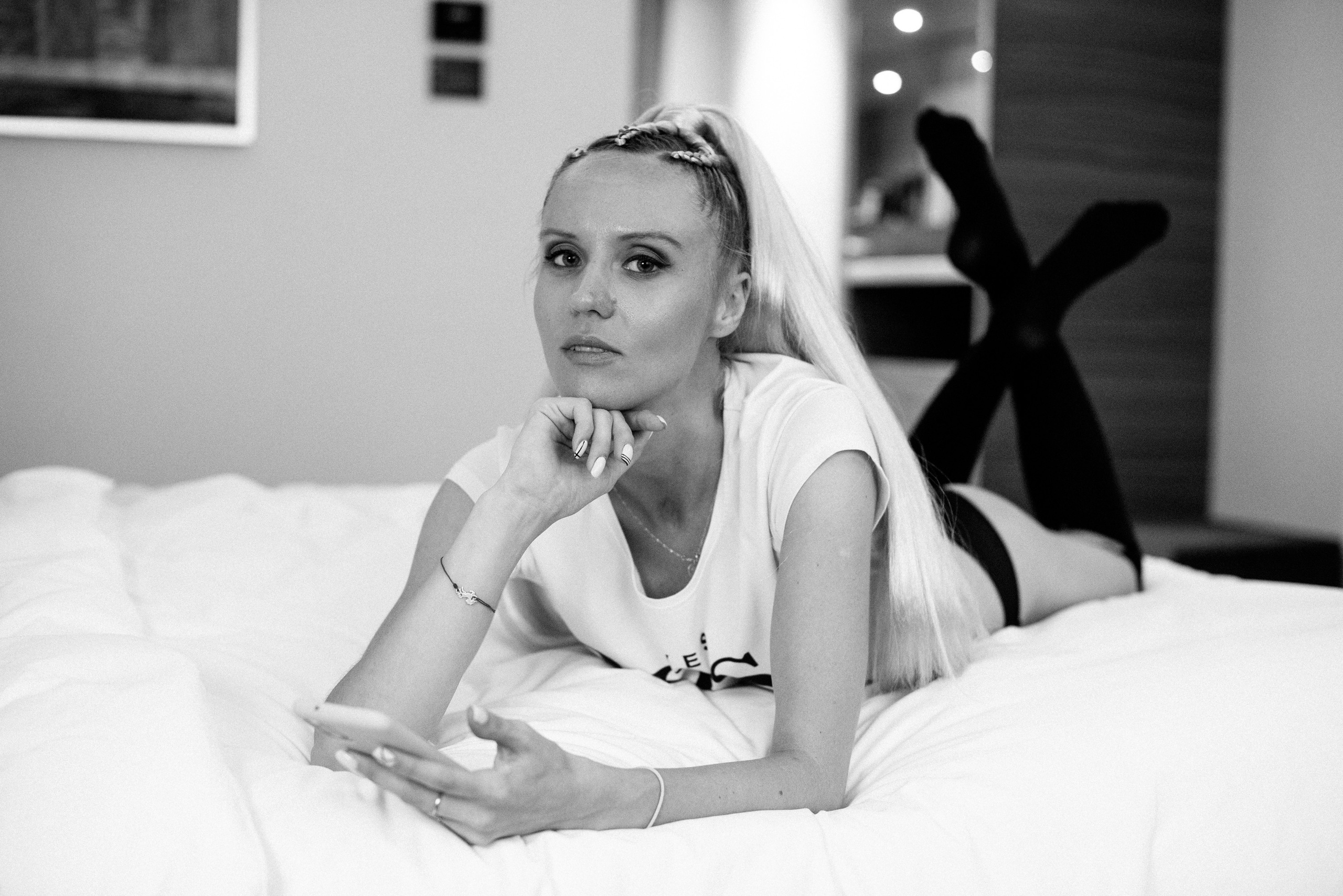 Фотосессия в отеле | Камерная съёмка пар в Москве. Артём Савиных — профессиональный фотограф в Москве | Репортажи, свадьбы, портреты