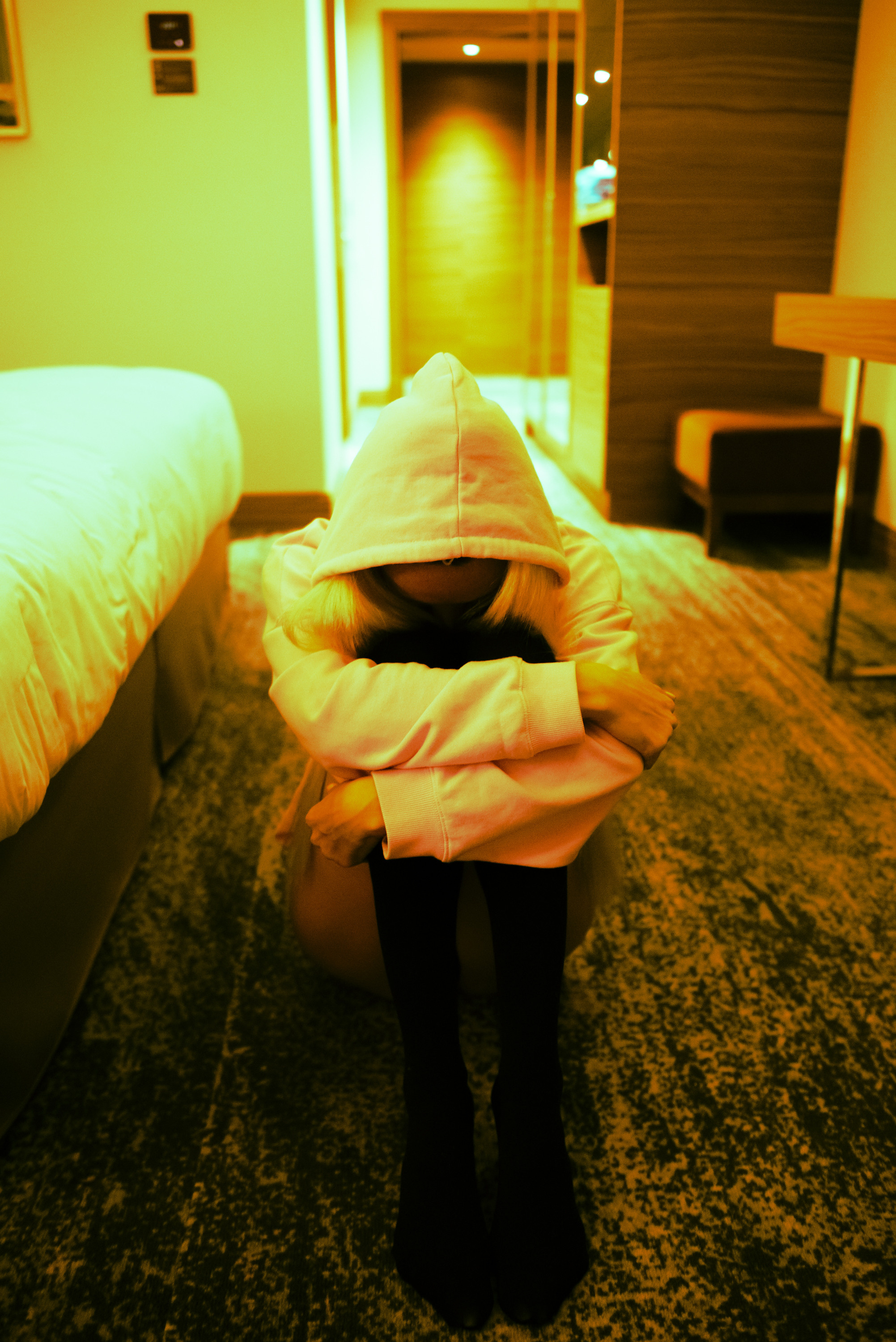 Фотосессия в отеле | Камерная съёмка пар в Москве. Артём Савиных — профессиональный фотограф в Москве | Репортажи, свадьбы, портреты