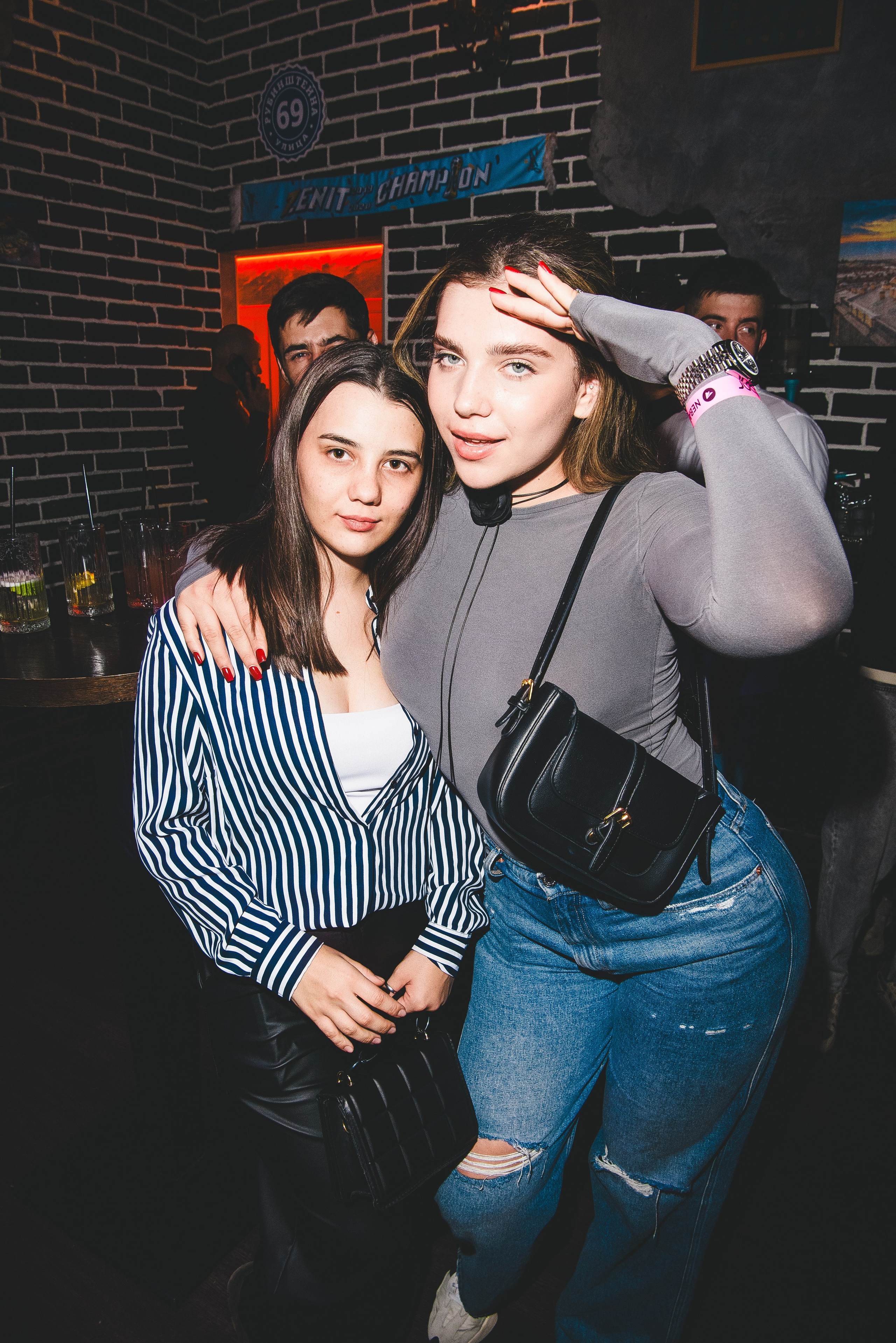 Фотоотчёты о вечеринках для НеБар Волгоград. Или стиль «пьяный фотограф». Фотограф в Волгограде и Волжском Александр Горбань