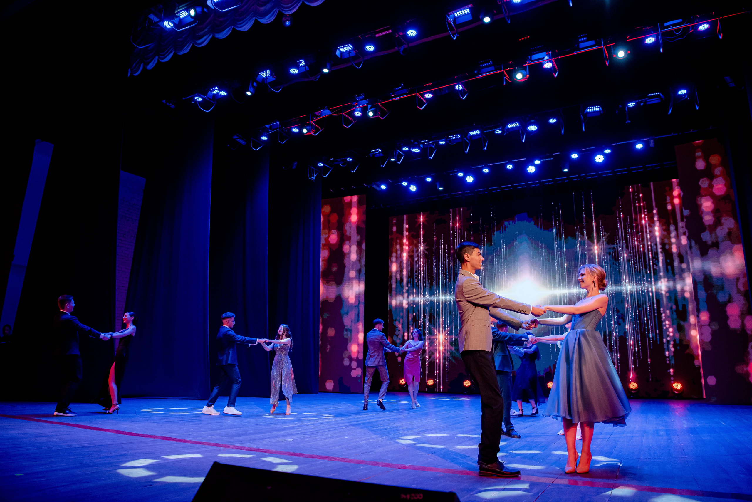 30 Школа. Вручение и Банкет. ДК Юбилейный и Банхоф. Фотограф в Волгограде и Волжском Александр Горбань