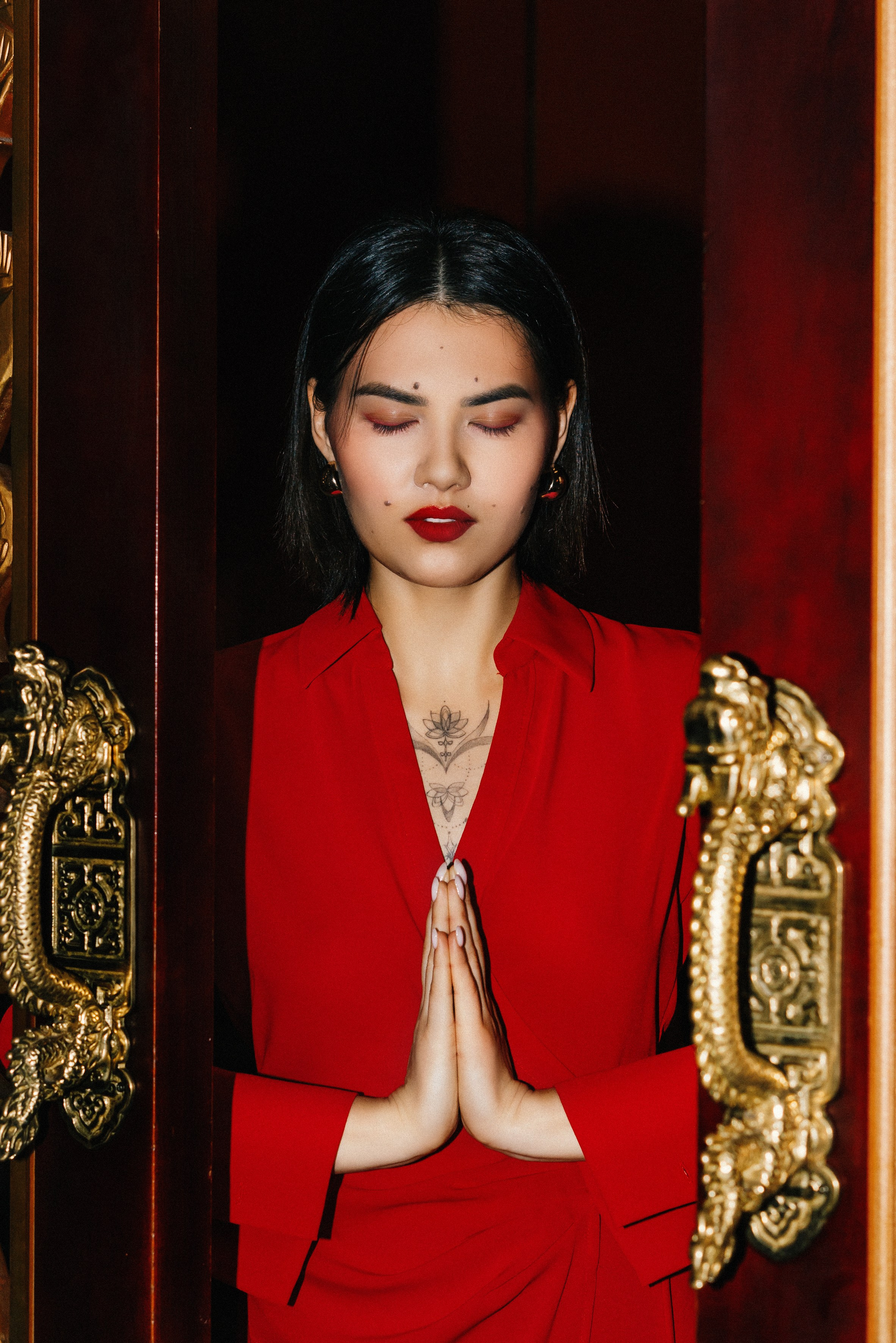 Съемка «Год дракона» для журнала Vmode. Женский фотограф в Москве Анастасия Сидорова