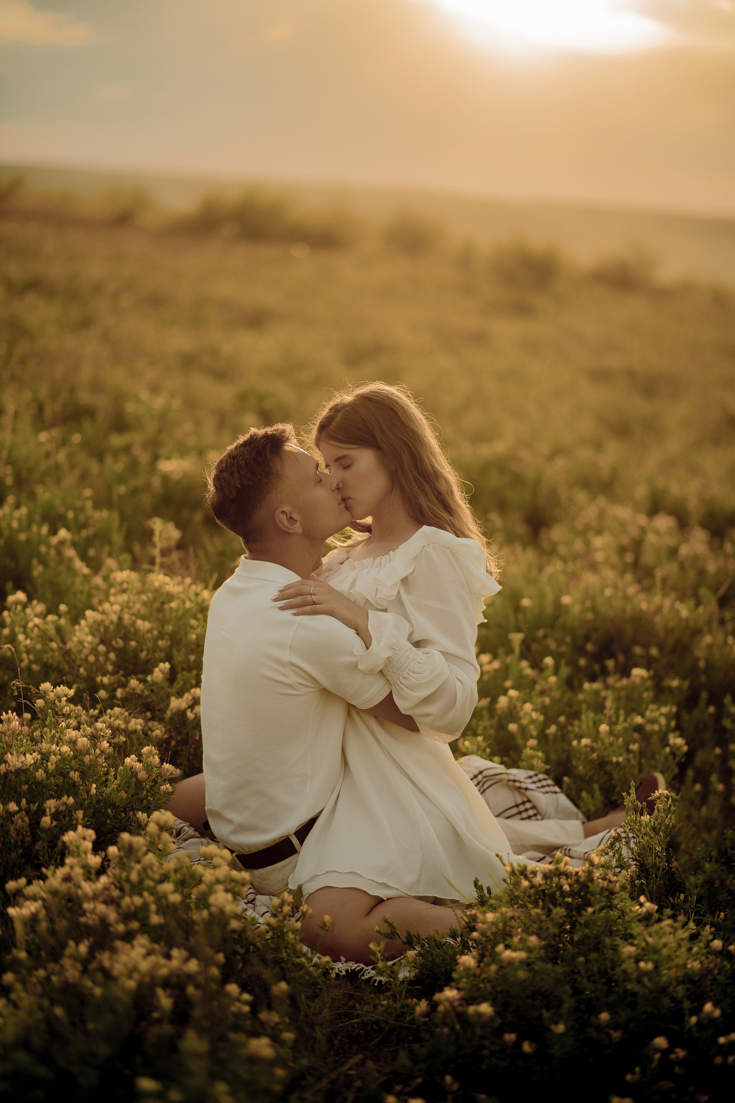 Любовь и желтые цветочки. Фотограф Мария Стрелкова